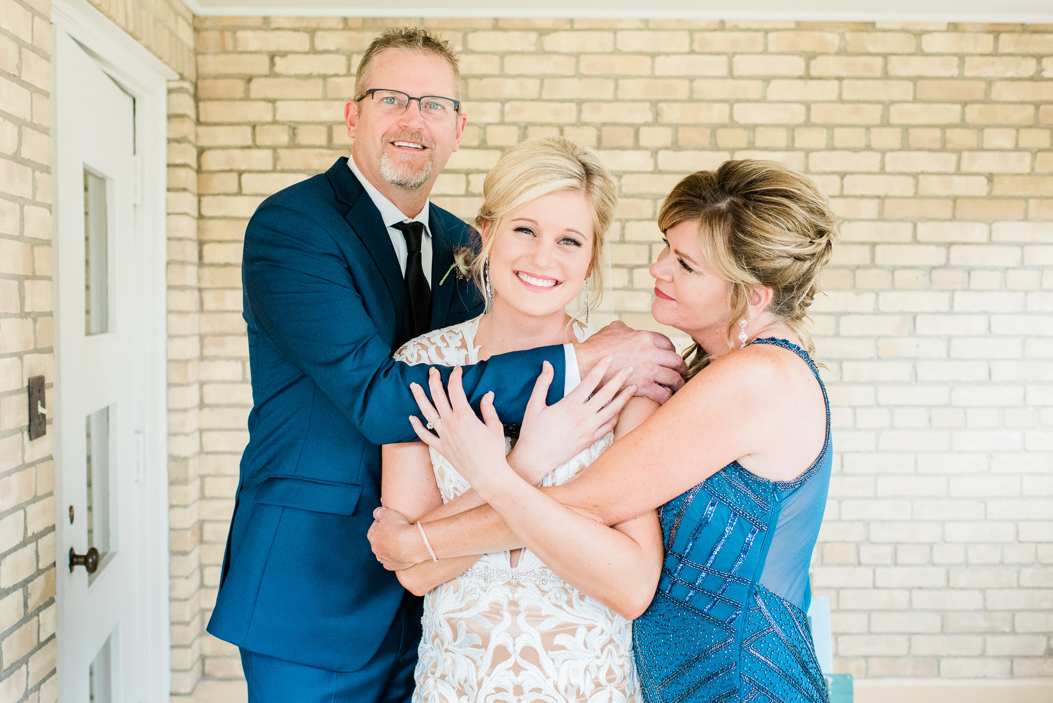 Olde 41 Green Bay, WI Wedding Photographers - Larissa Marie Phot