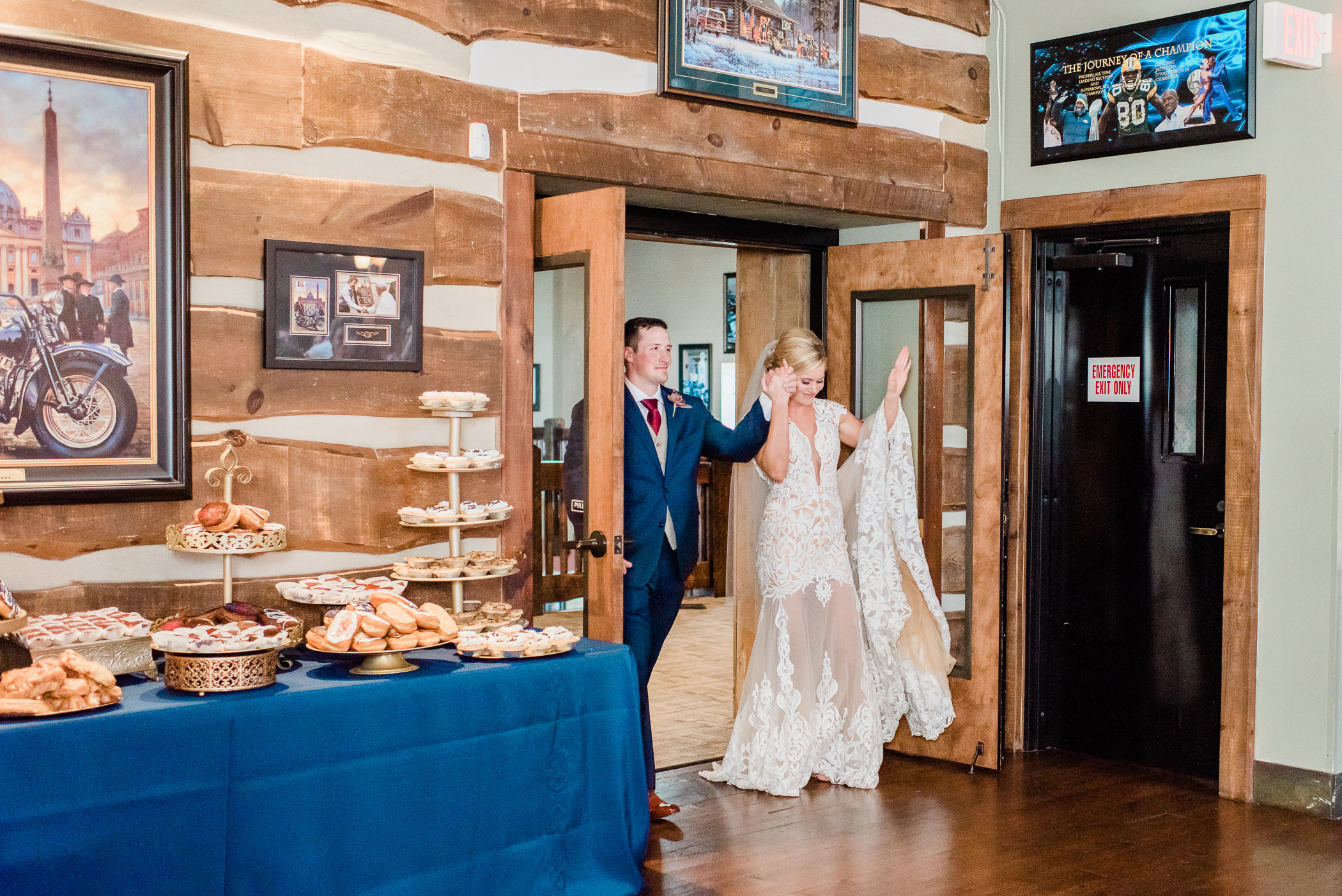 Olde 41 Green Bay, WI Wedding Photographers - Larissa Marie Photography