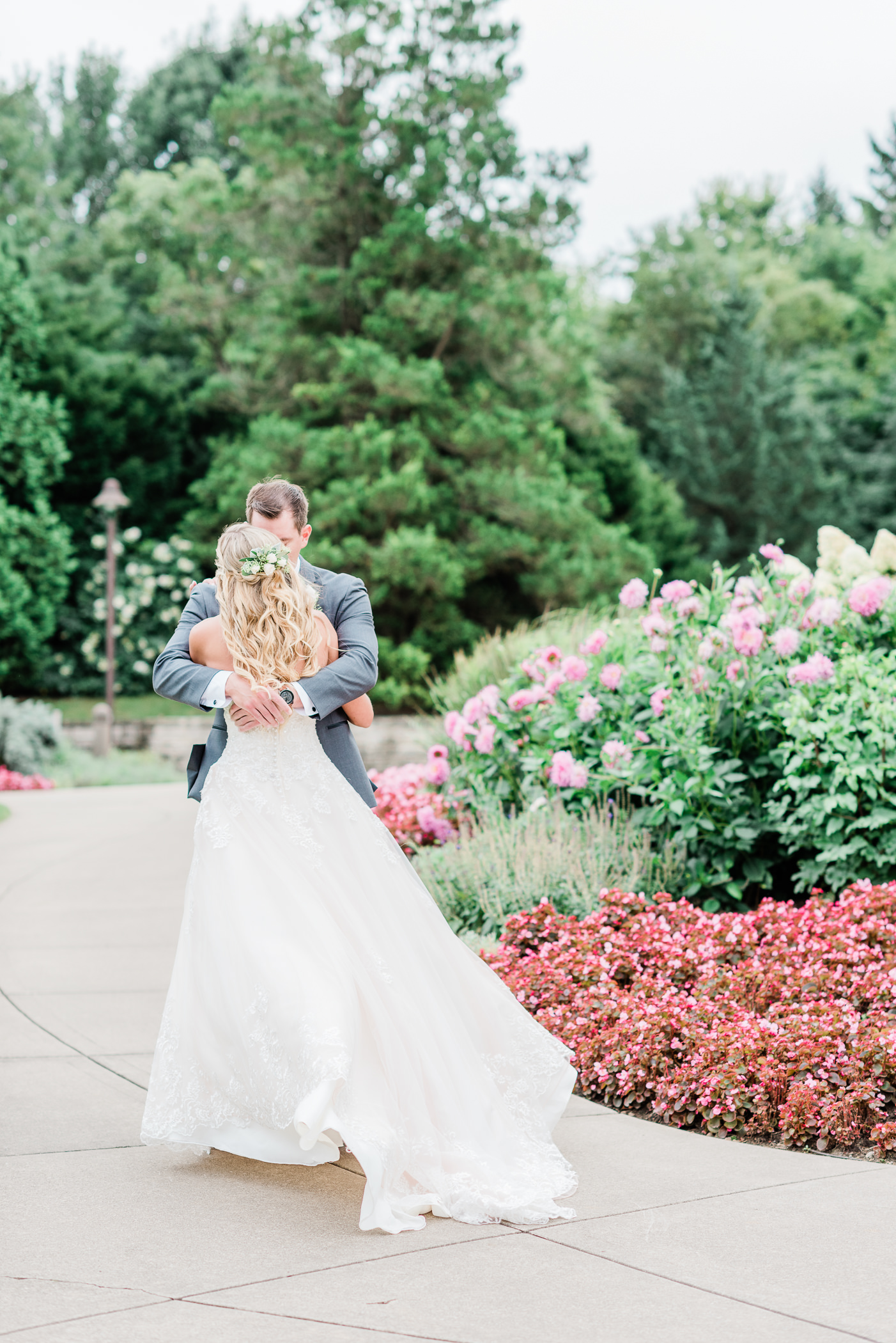 Larissa Marie Photography - Rockford, IL Wedding Photographer