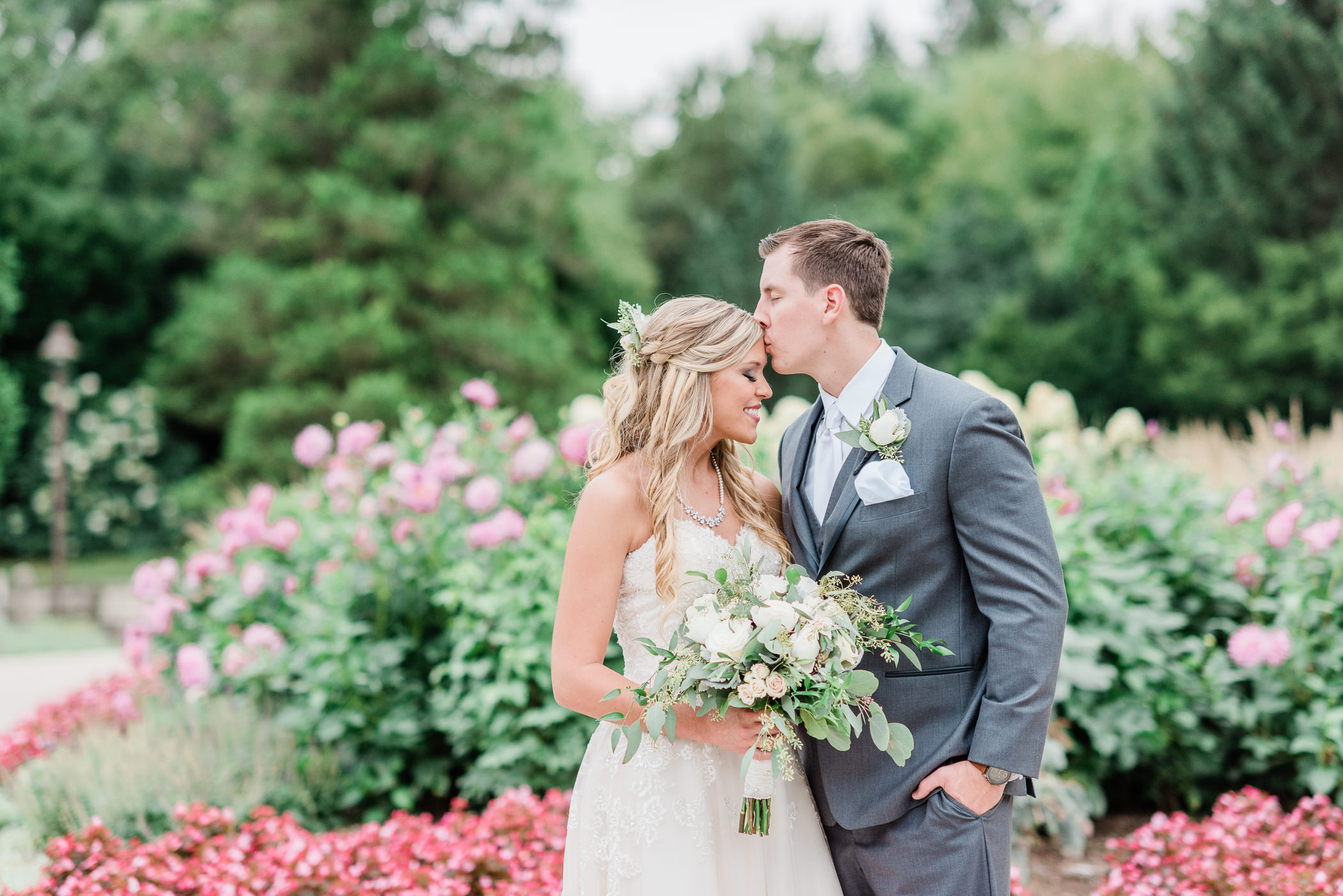 Larissa Marie Photography - Rockford, IL Wedding Photographer