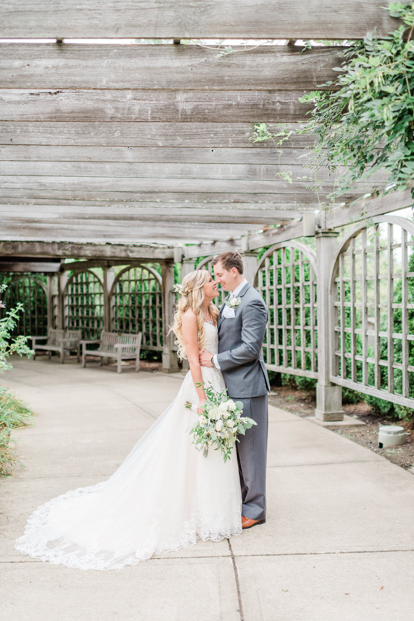 Larissa Marie Photography - Rockford, IL Wedding Photographer