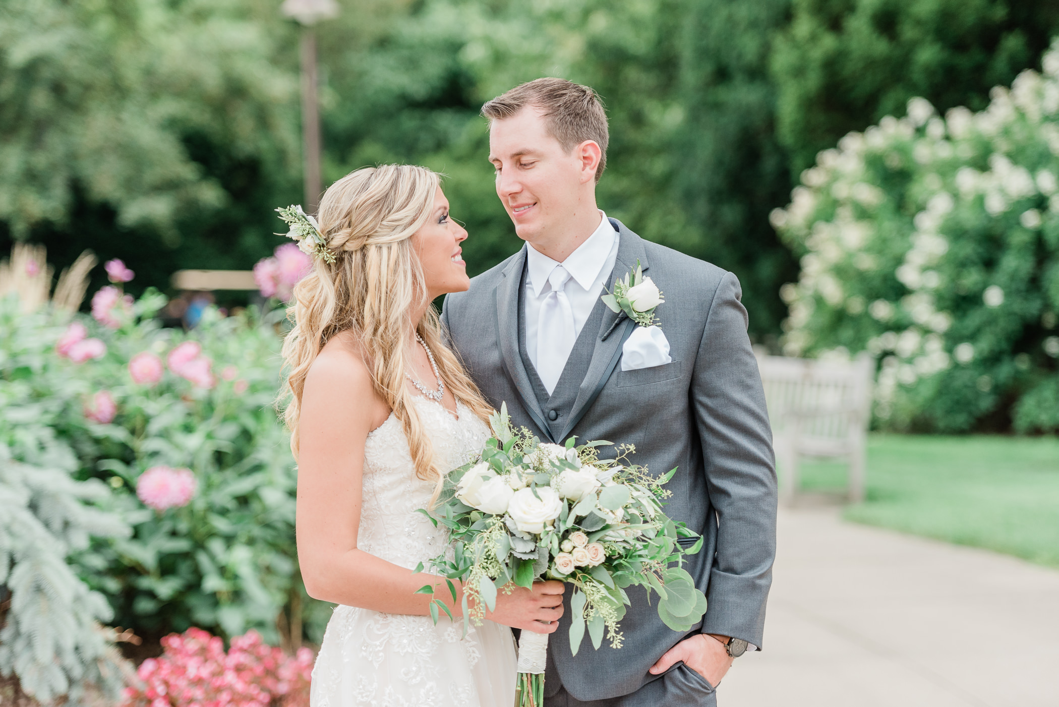 Larissa Marie Photography - Rockford, IL Wedding Photographer