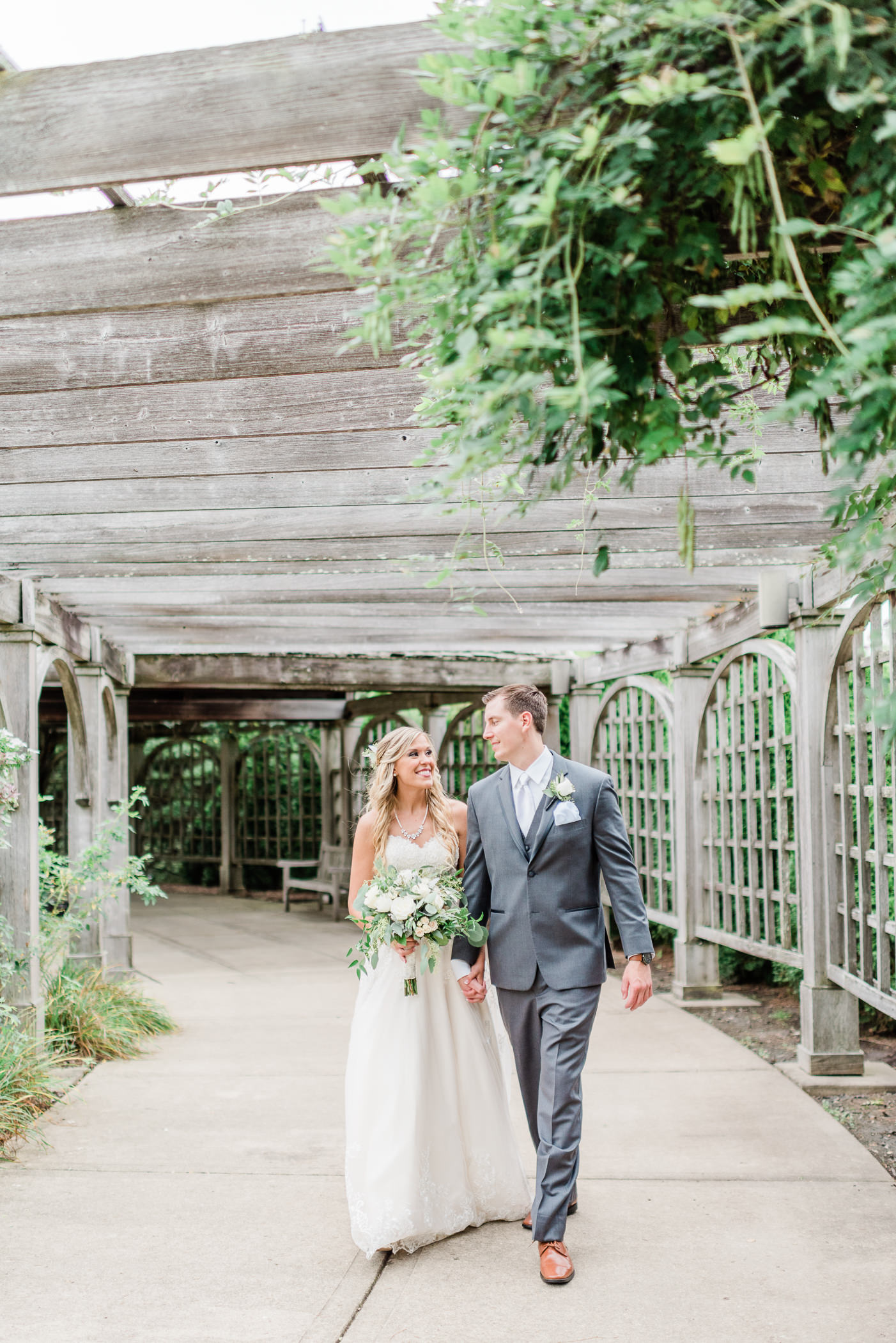 Larissa Marie Photography - Rockford, IL Wedding Photographer