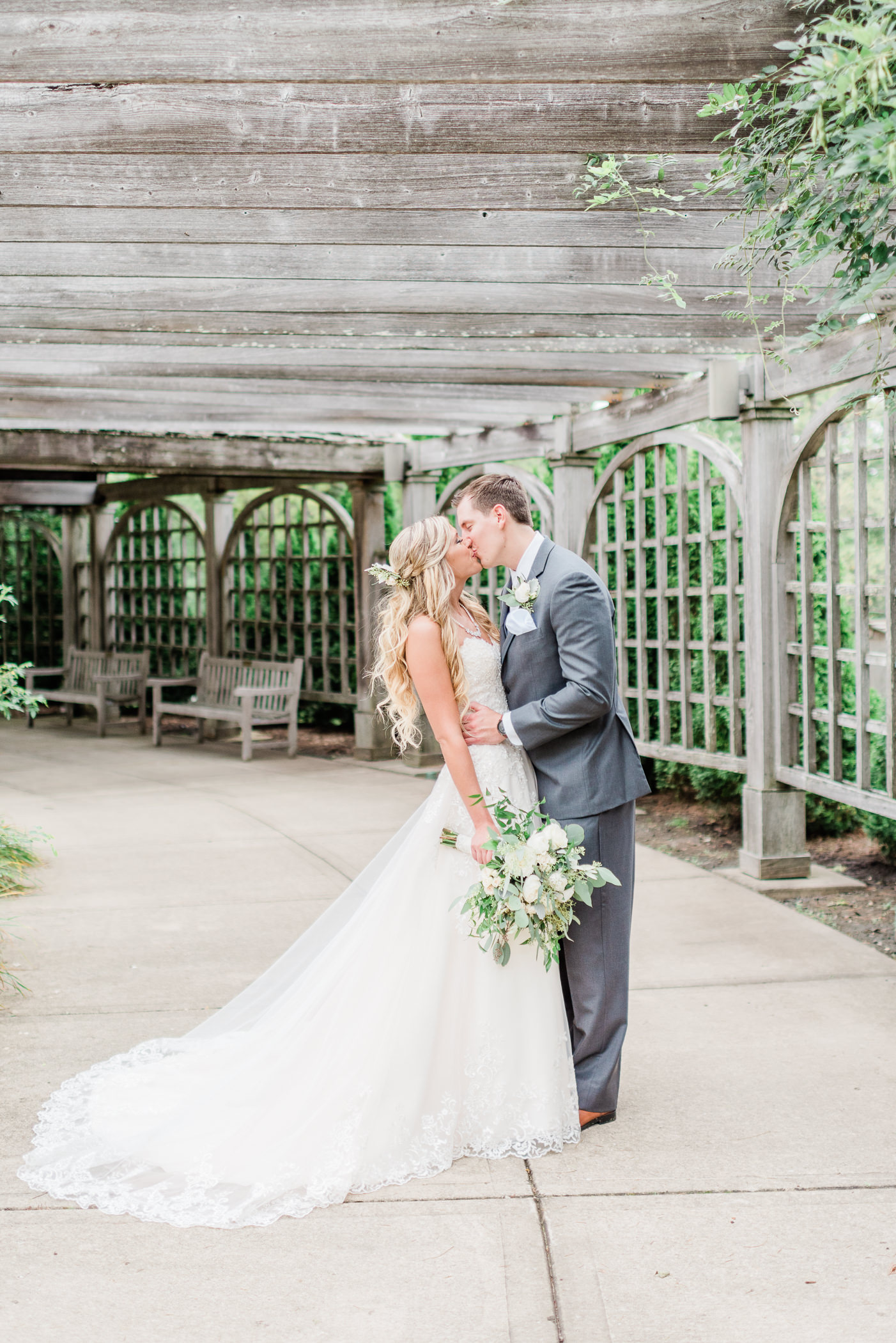 Larissa Marie Photography - Rockford, IL Wedding Photographer