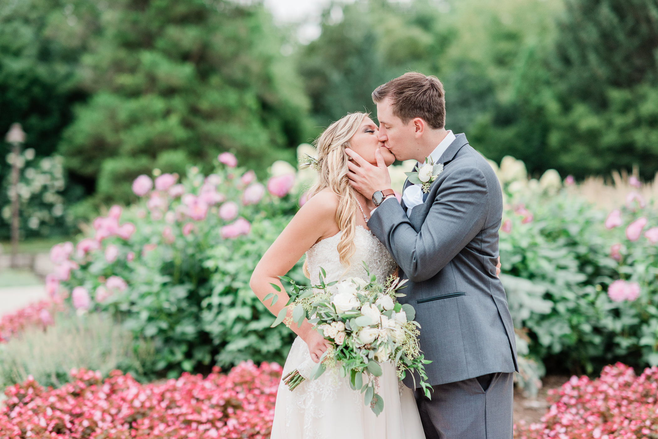 Larissa Marie Photography - Rockford, IL Wedding Photographer