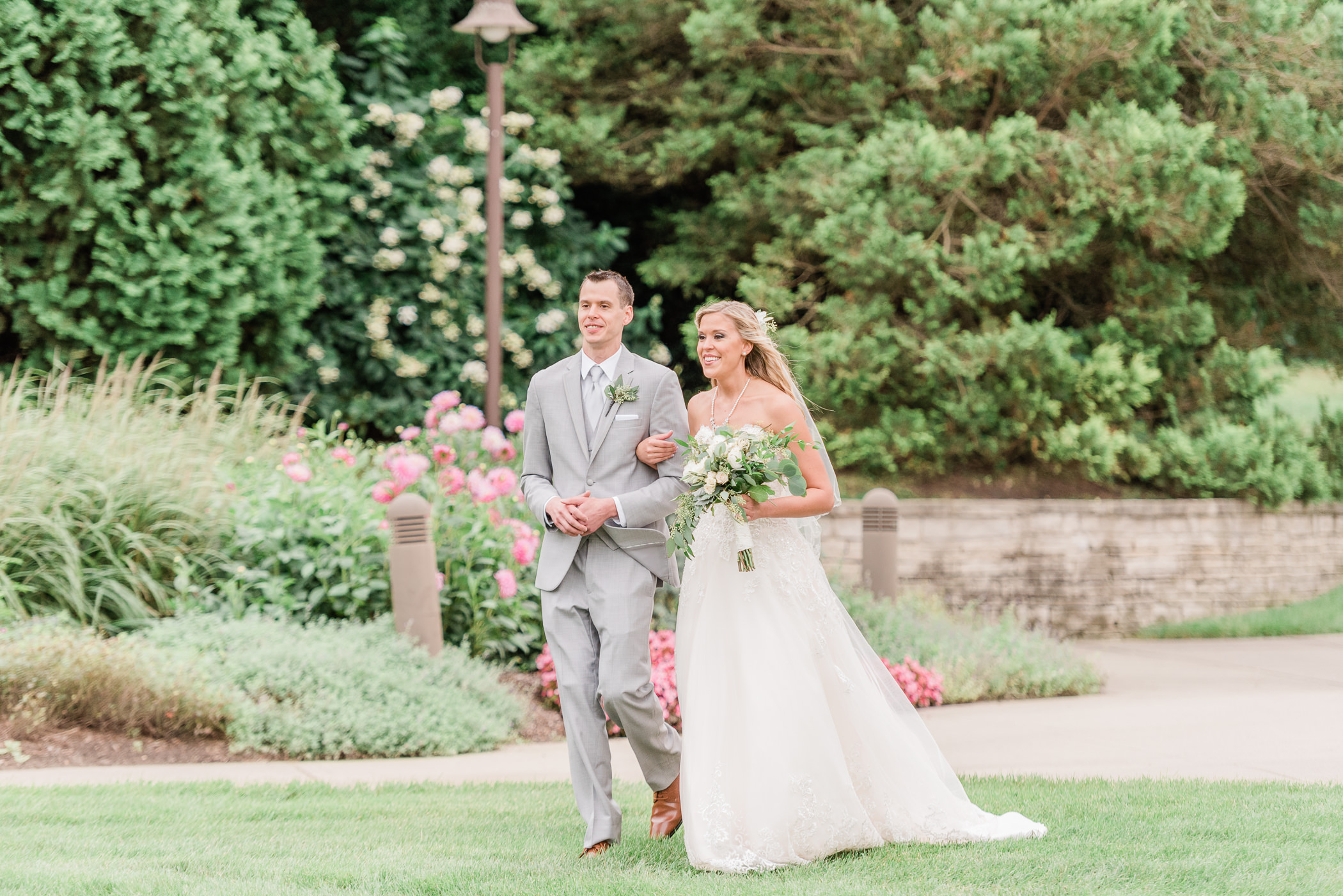 Larissa Marie Photography - Rockford, IL Wedding Photographer