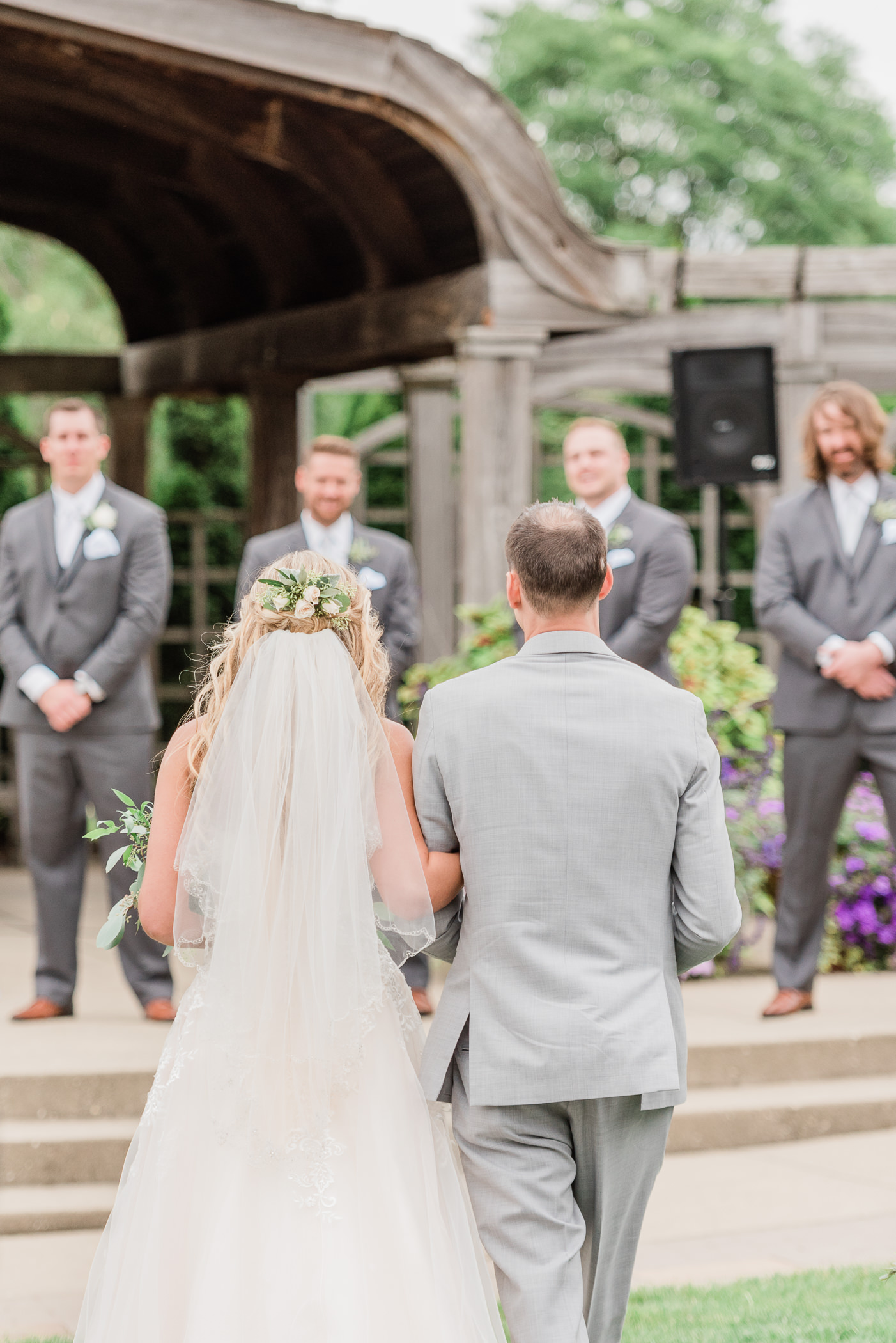 Larissa Marie Photography - Rockford, IL Wedding Photographer