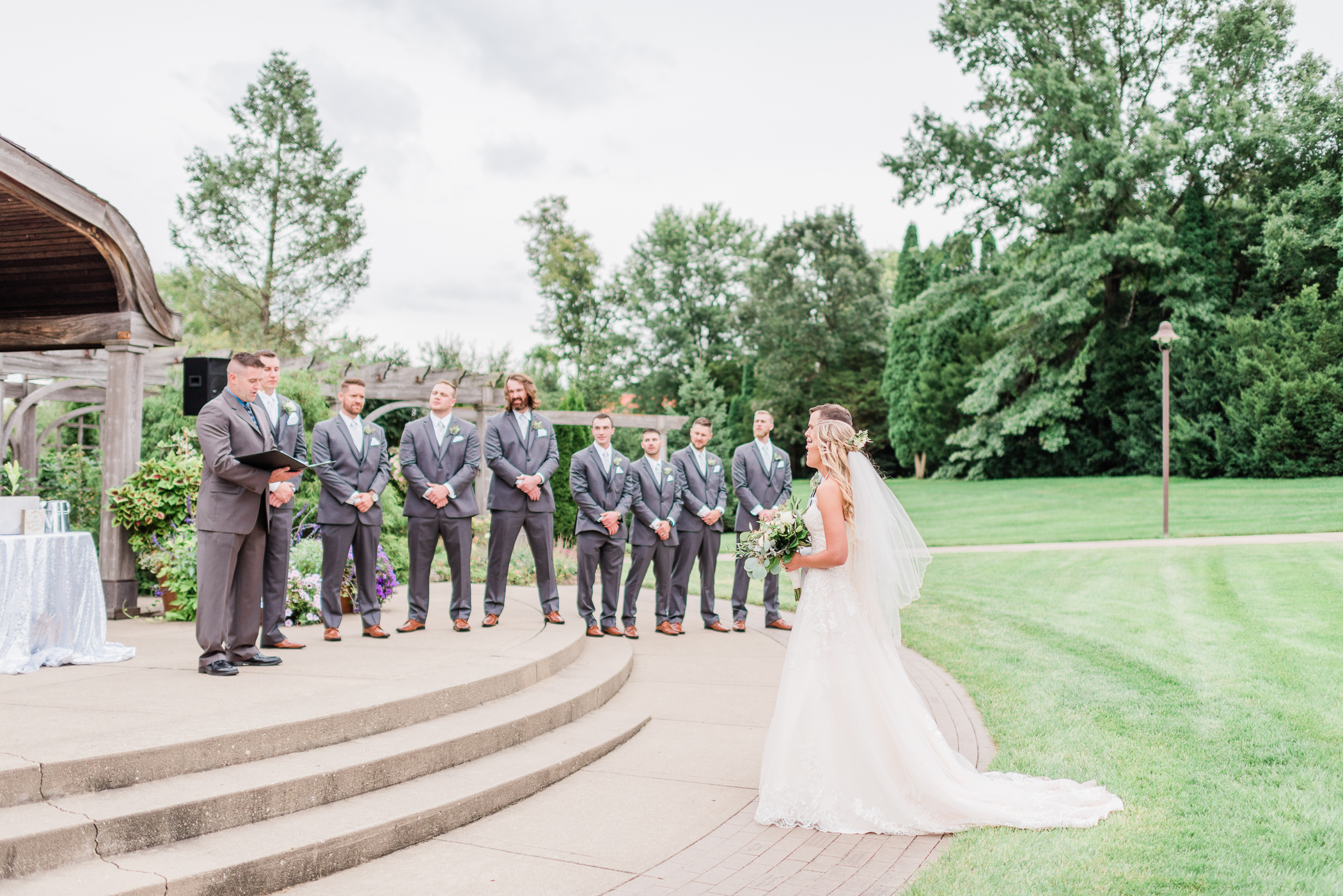 Larissa Marie Photography - Rockford, IL Wedding Photographer