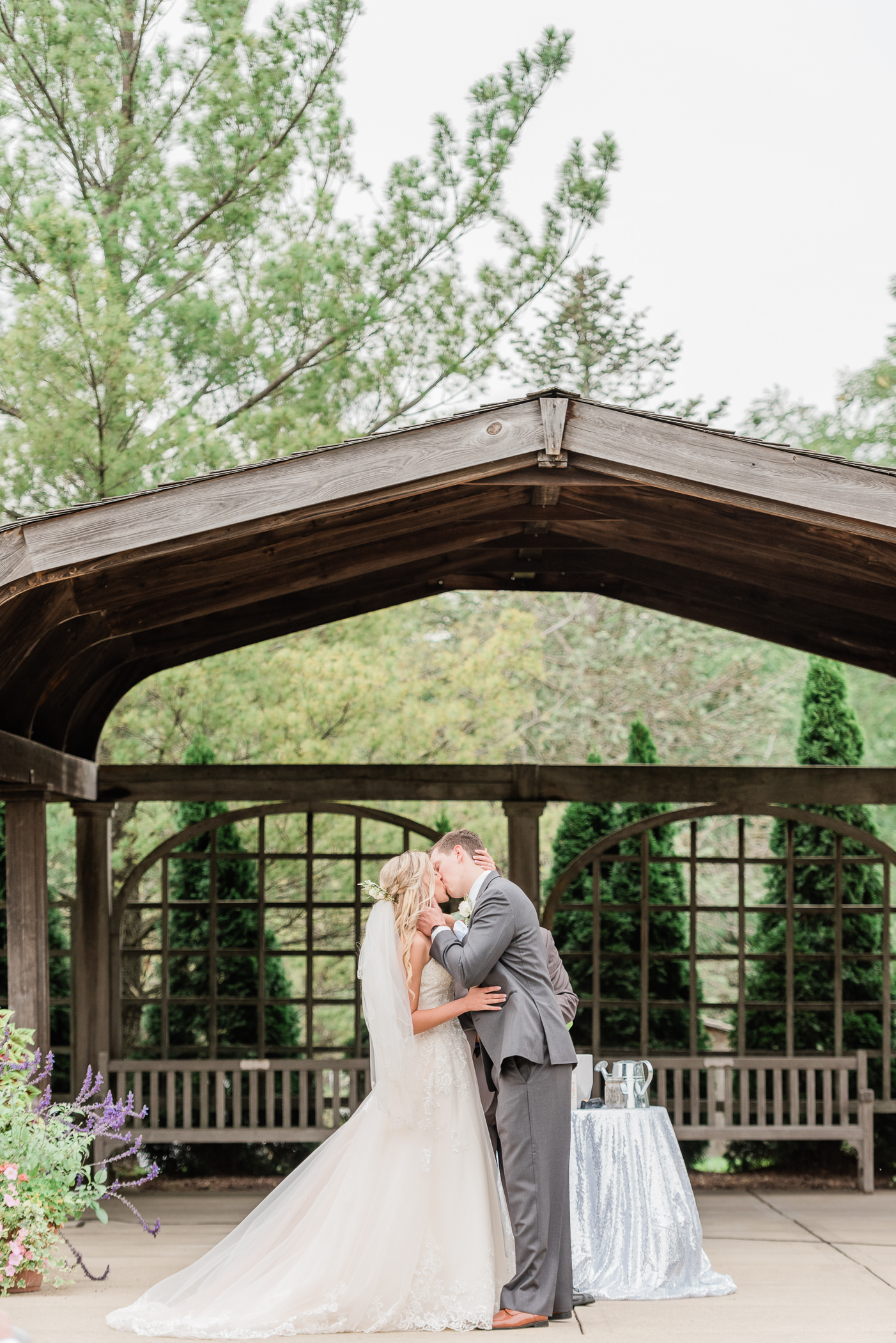 Larissa Marie Photography - Rockford, IL Wedding Photographer