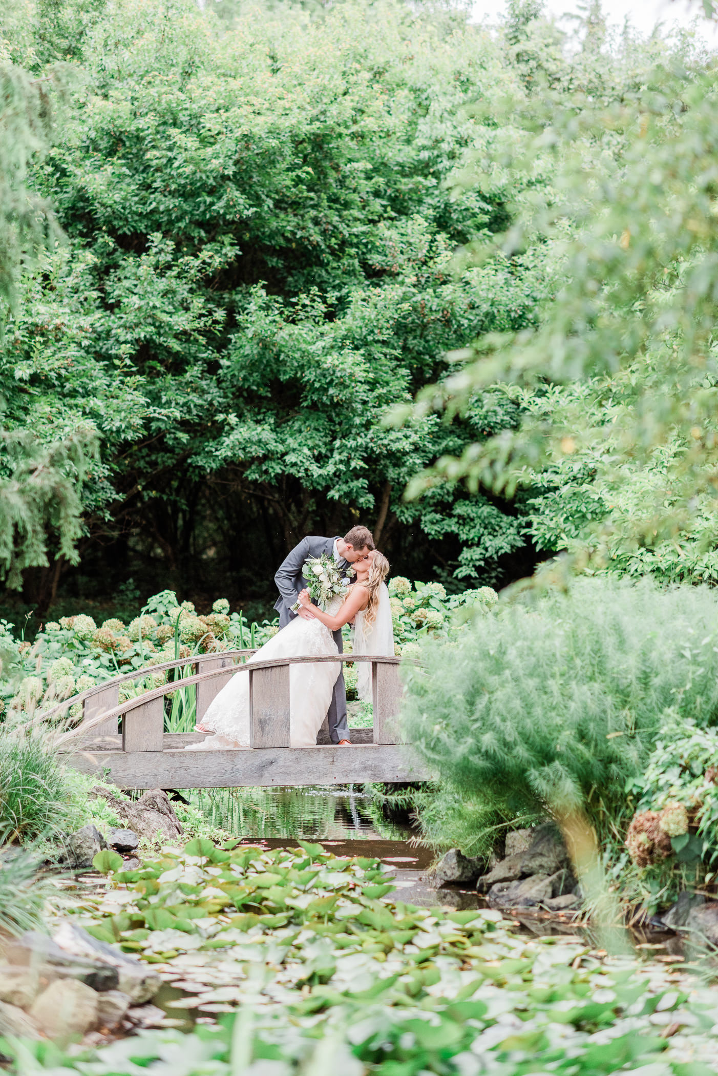 Larissa Marie Photography - Rockford, IL Wedding Photographer