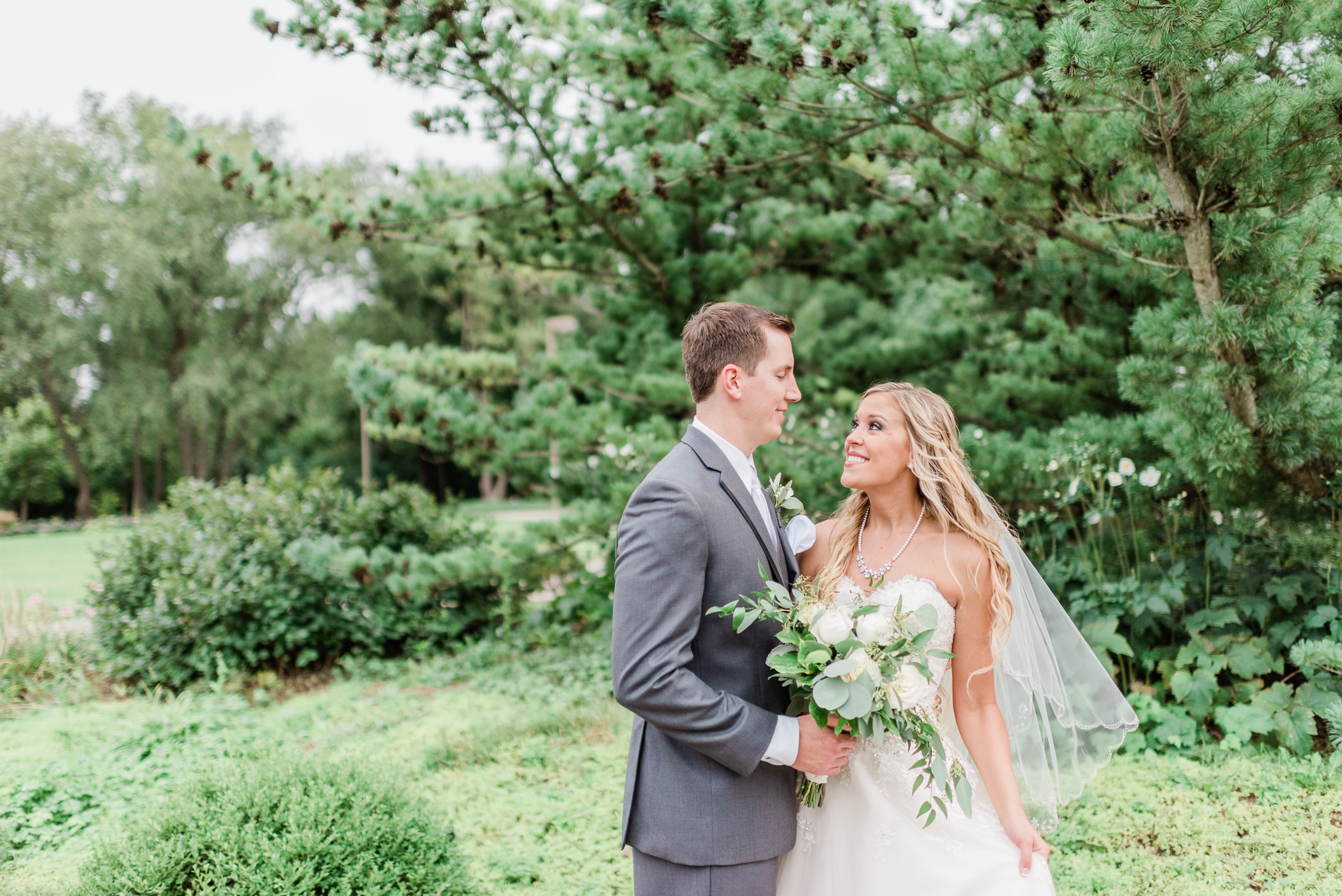 Larissa Marie Photography - Rockford, IL Wedding Photographer