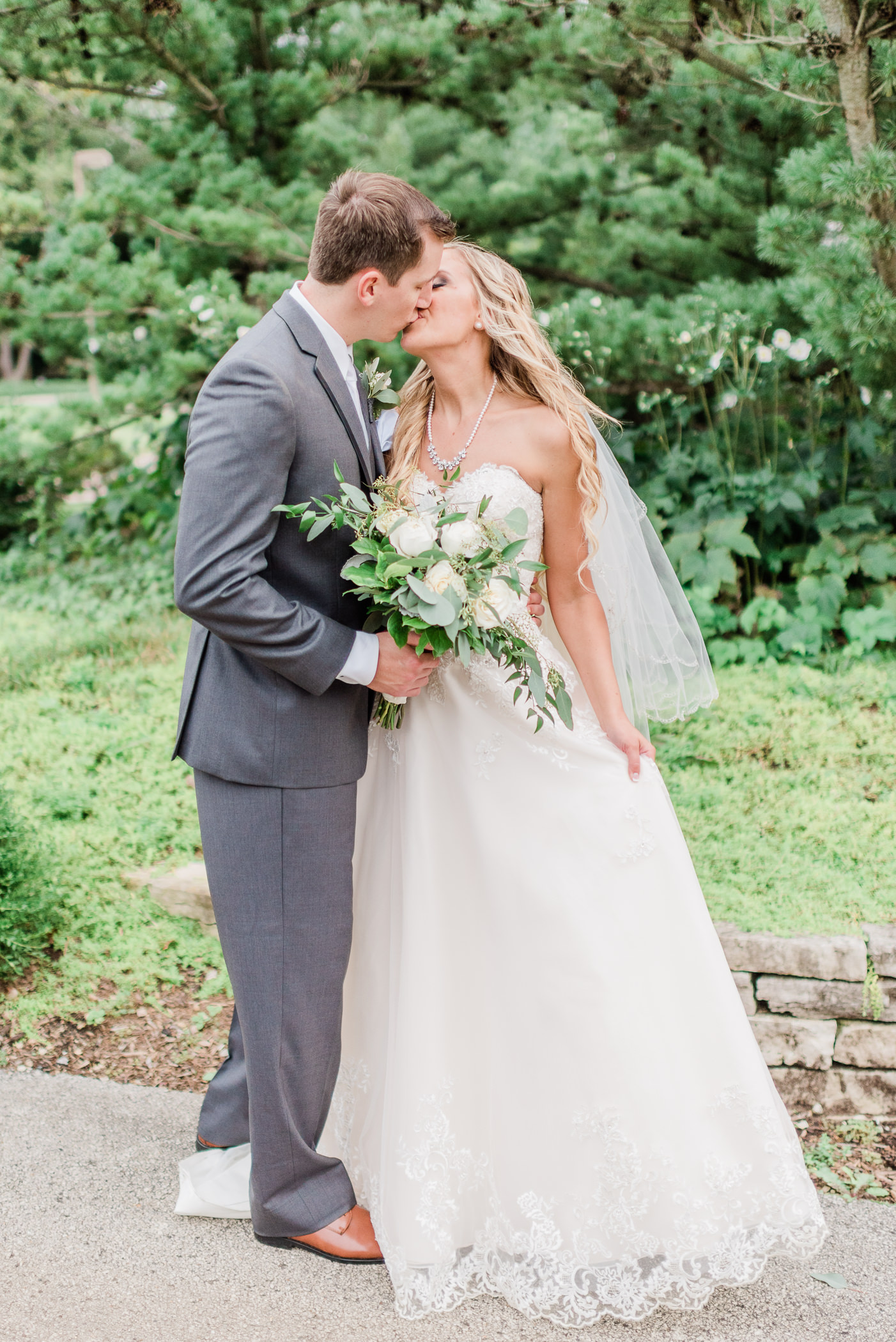 Larissa Marie Photography - Rockford, IL Wedding Photographer