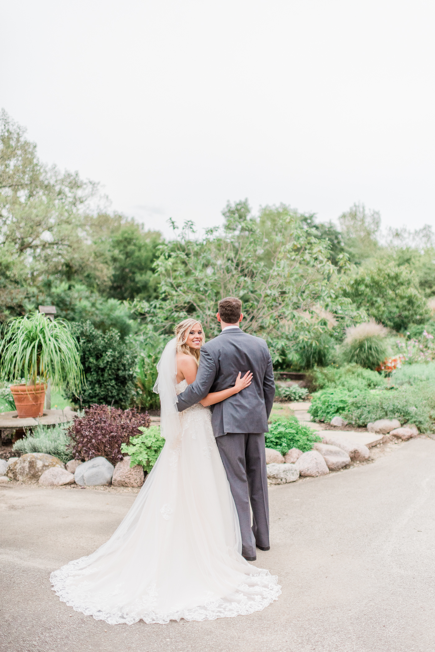 Larissa Marie Photography - Rockford, IL Wedding Photographer