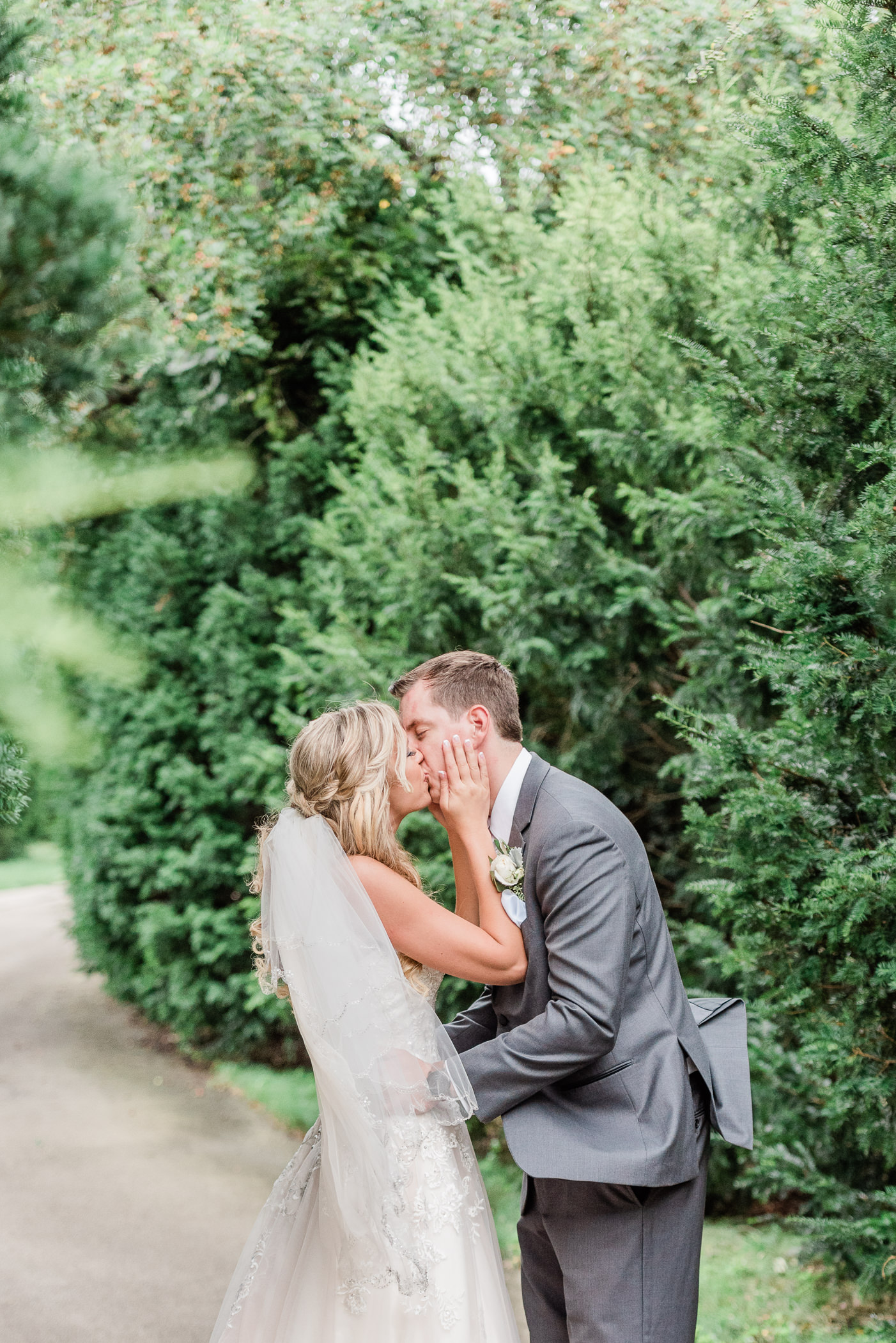 Larissa Marie Photography - Rockford, IL Wedding Photographer