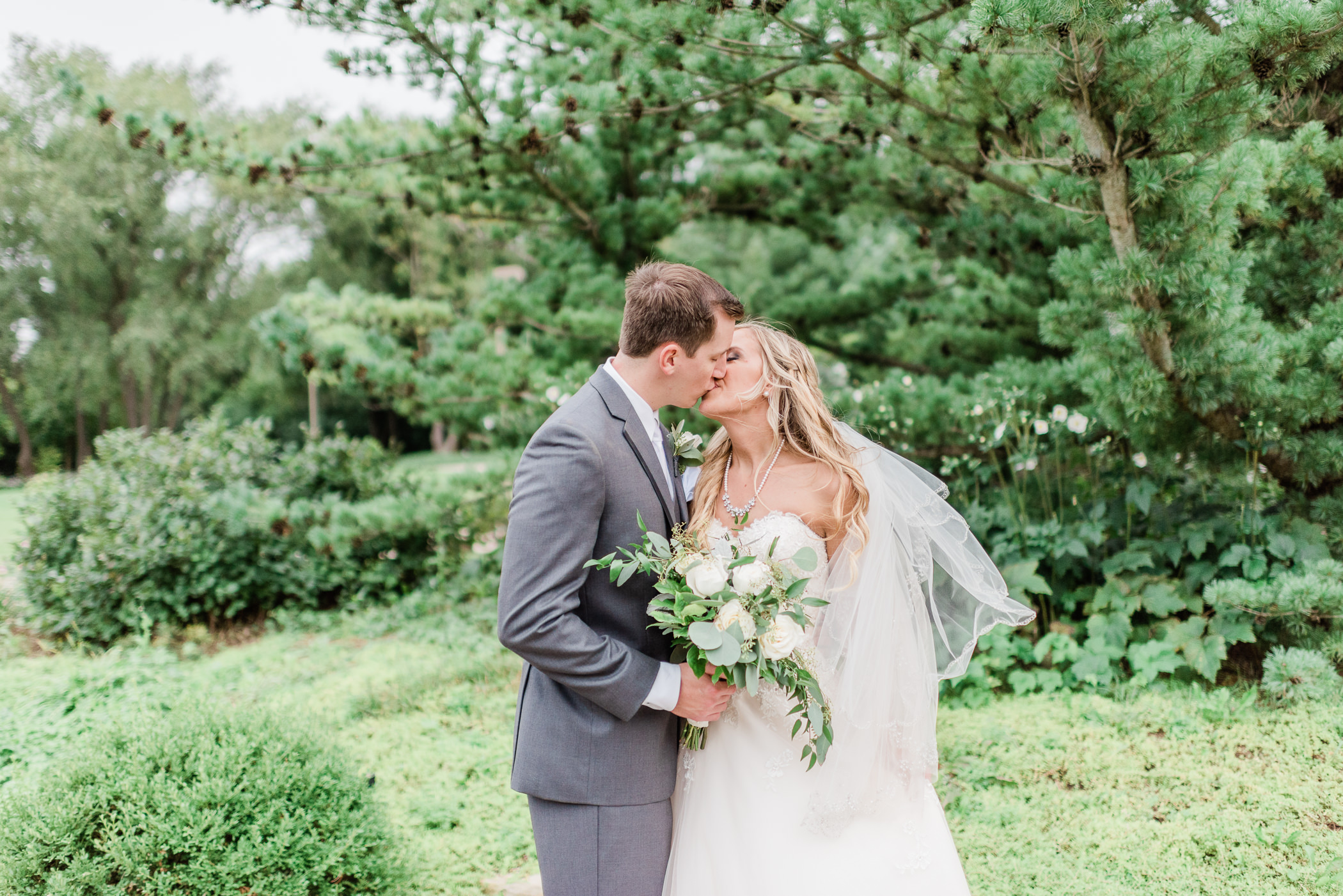 Larissa Marie Photography - Rockford, IL Wedding Photographer