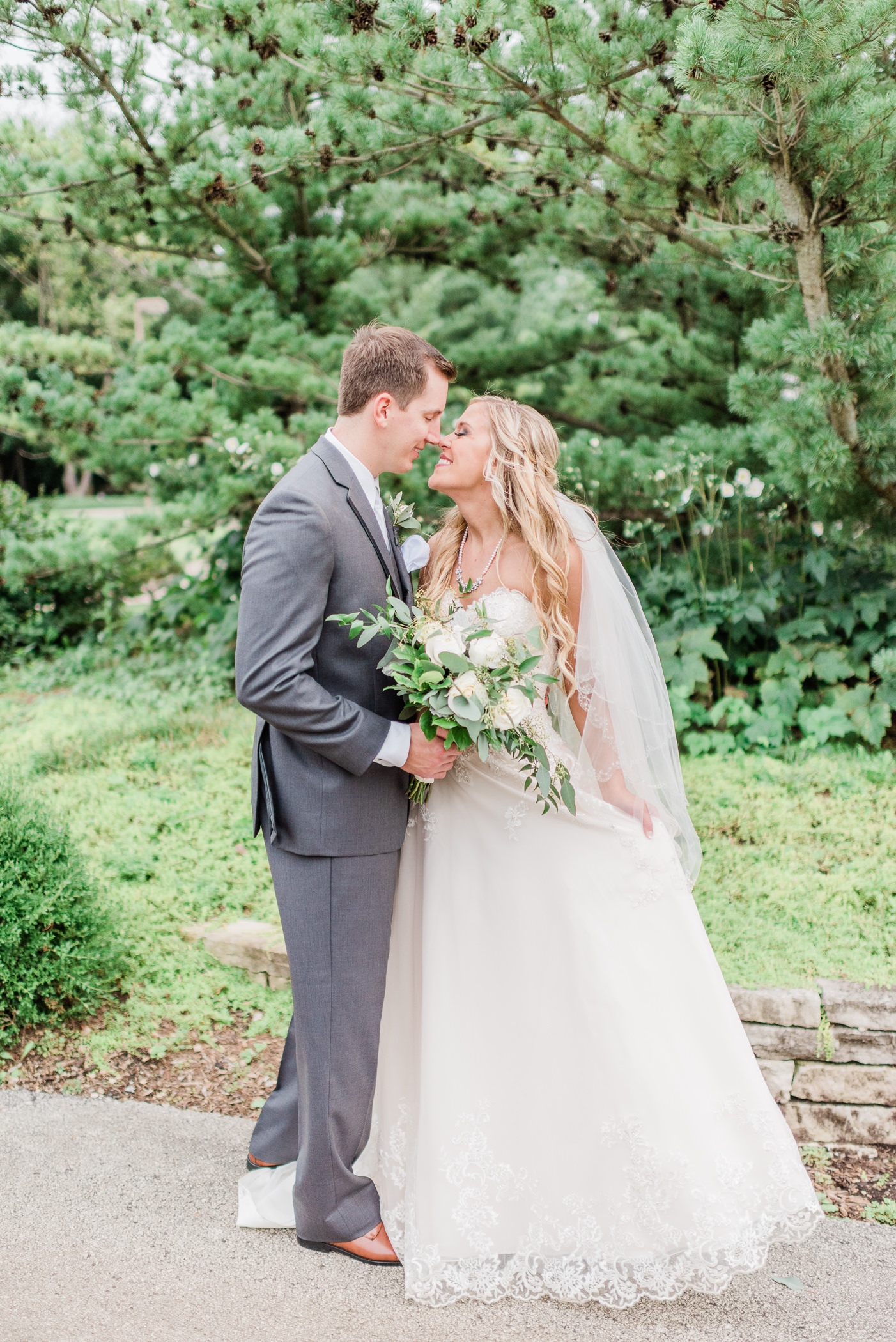 Larissa Marie Photography - Rockford, IL Wedding Photographer