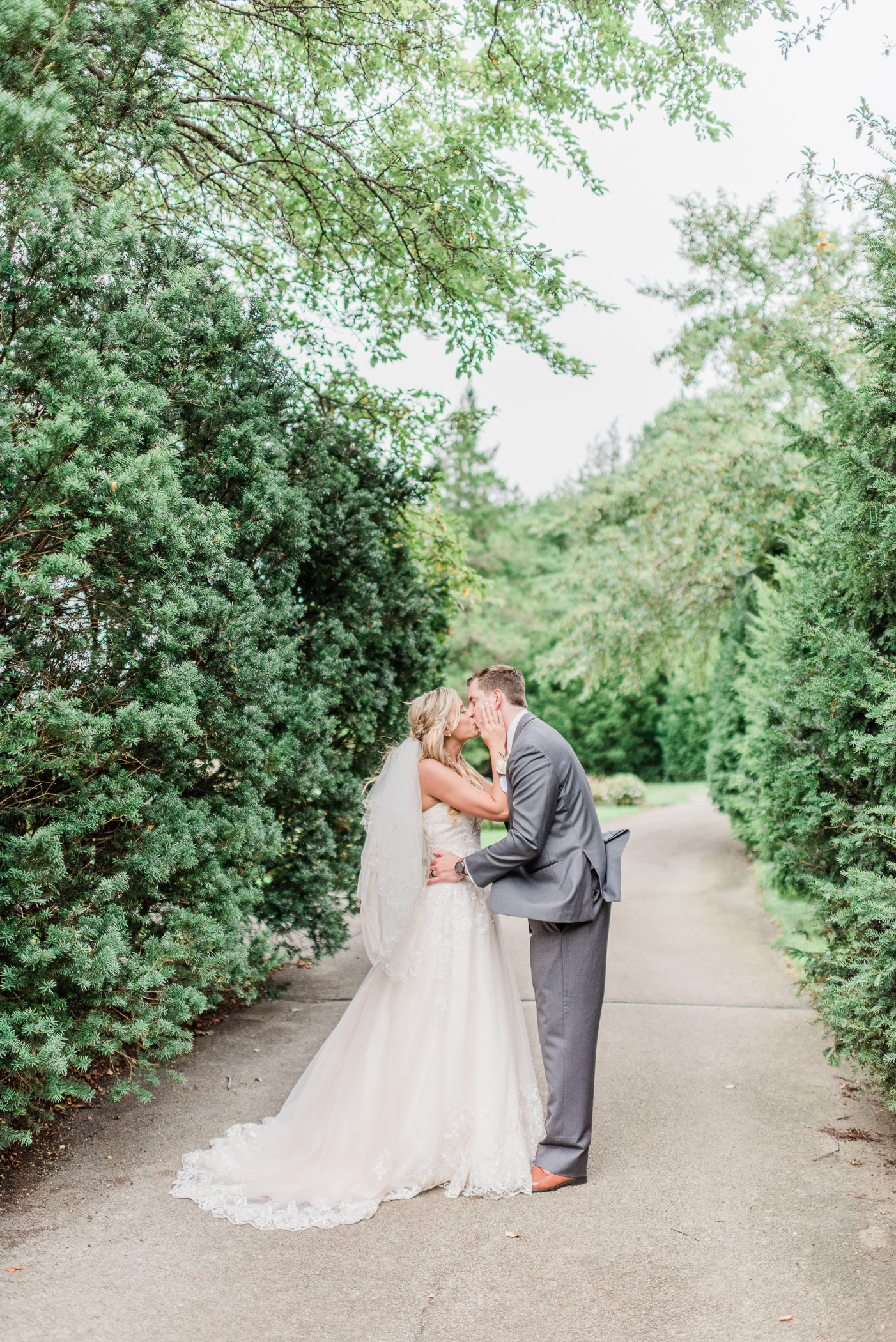 Larissa Marie Photography - Rockford, IL Wedding Photographer