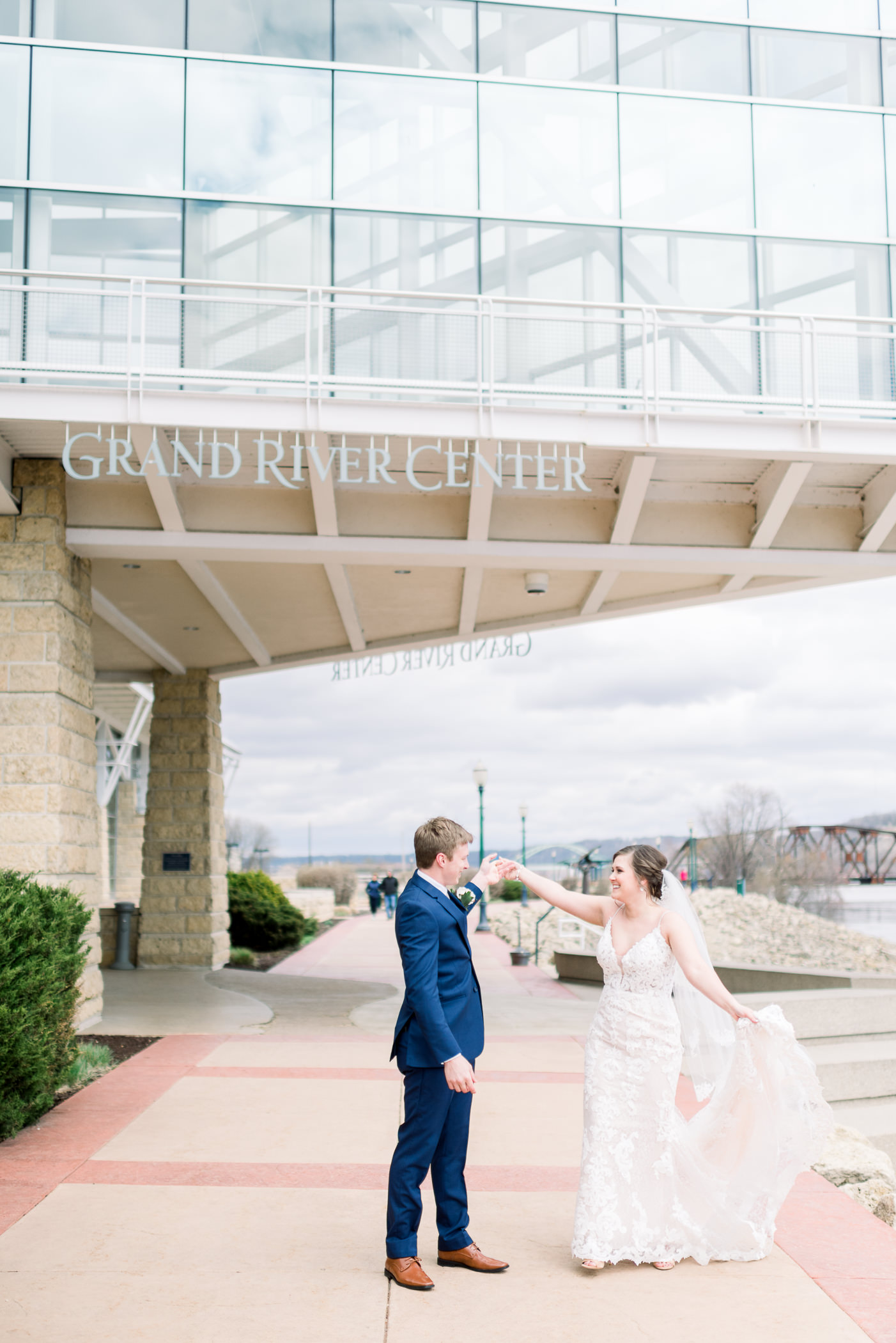 Grand River Center Wedding Photographers - Larissa Marie Photography