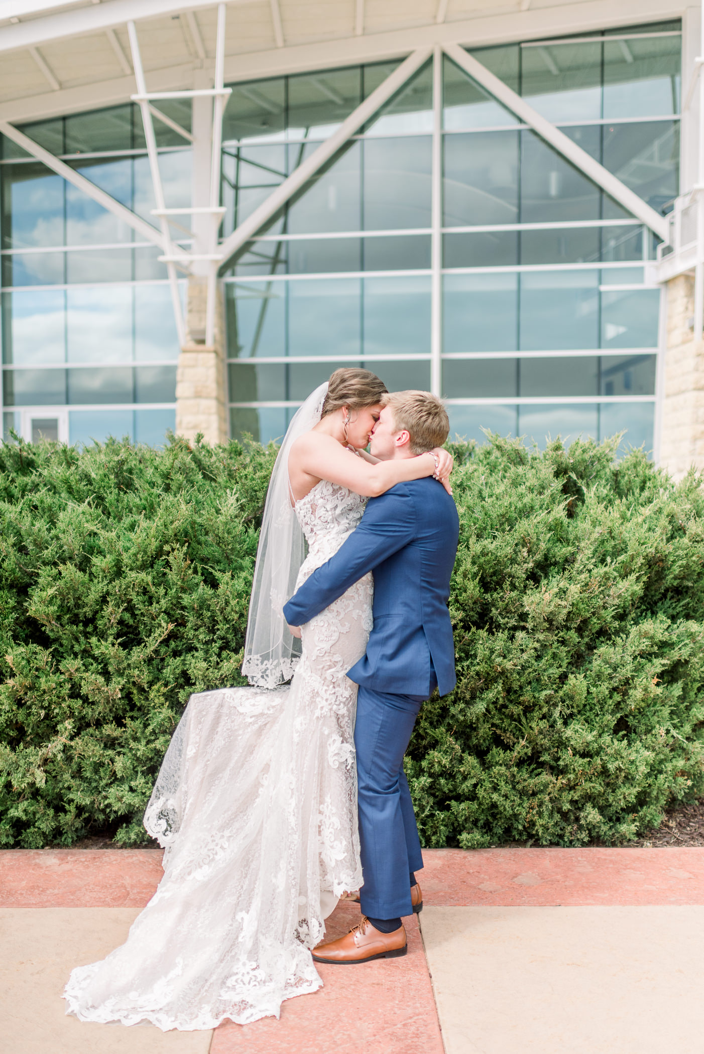 Grand River Center Wedding Photographers - Larissa Marie Photography