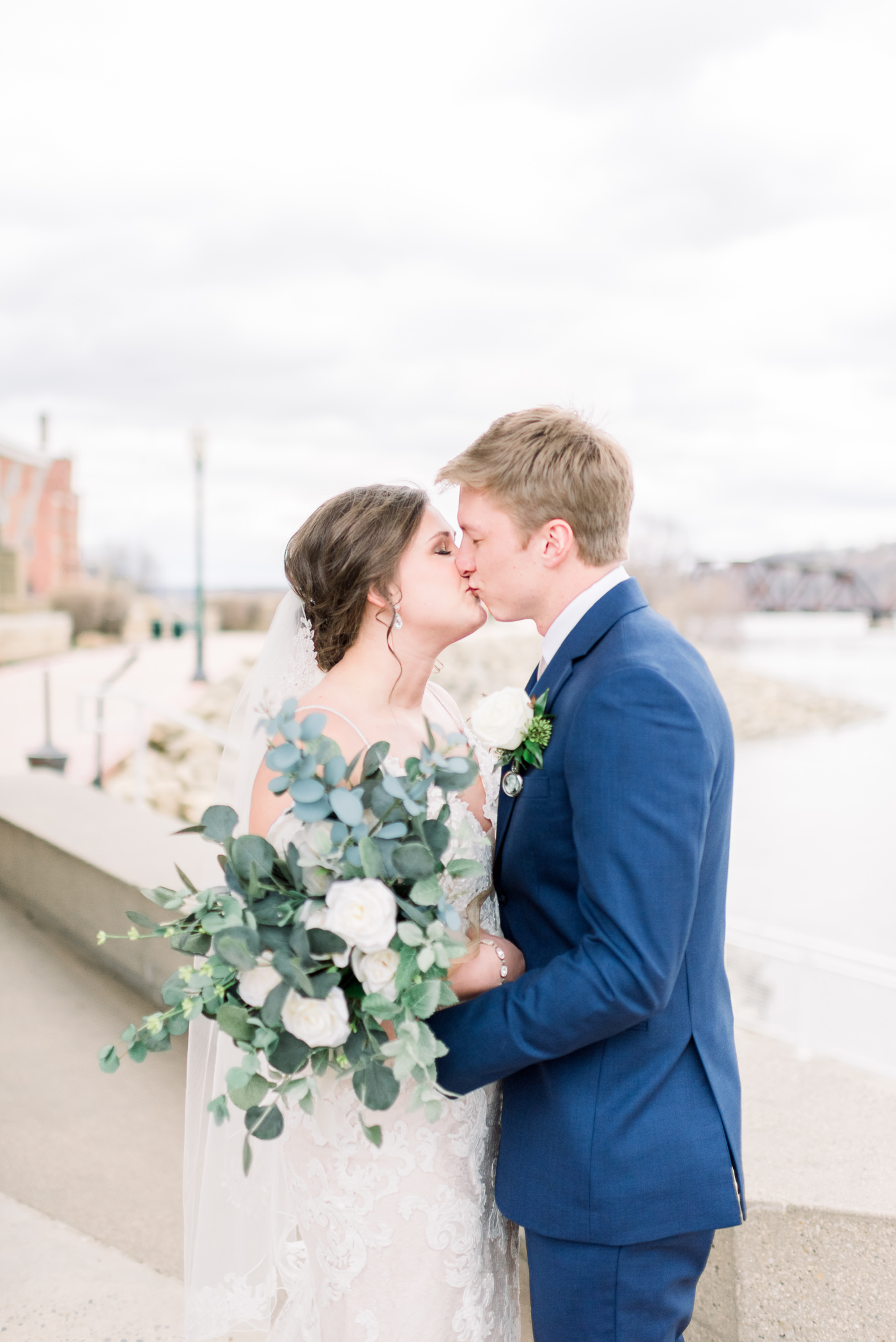 Grand River Center Wedding Photographers - Larissa Marie Photography