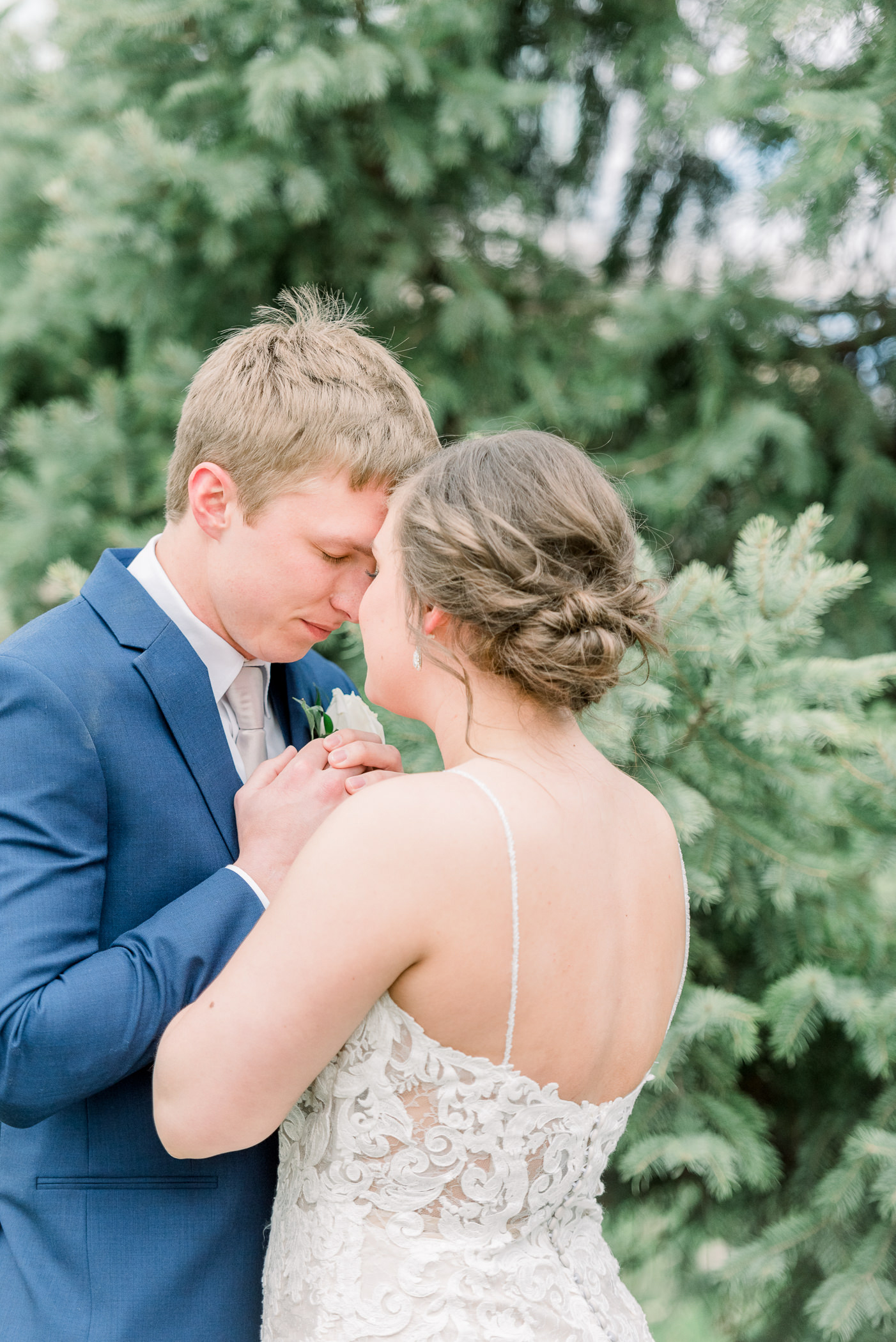 Grand River Center Wedding Photographers - Larissa Marie Photography