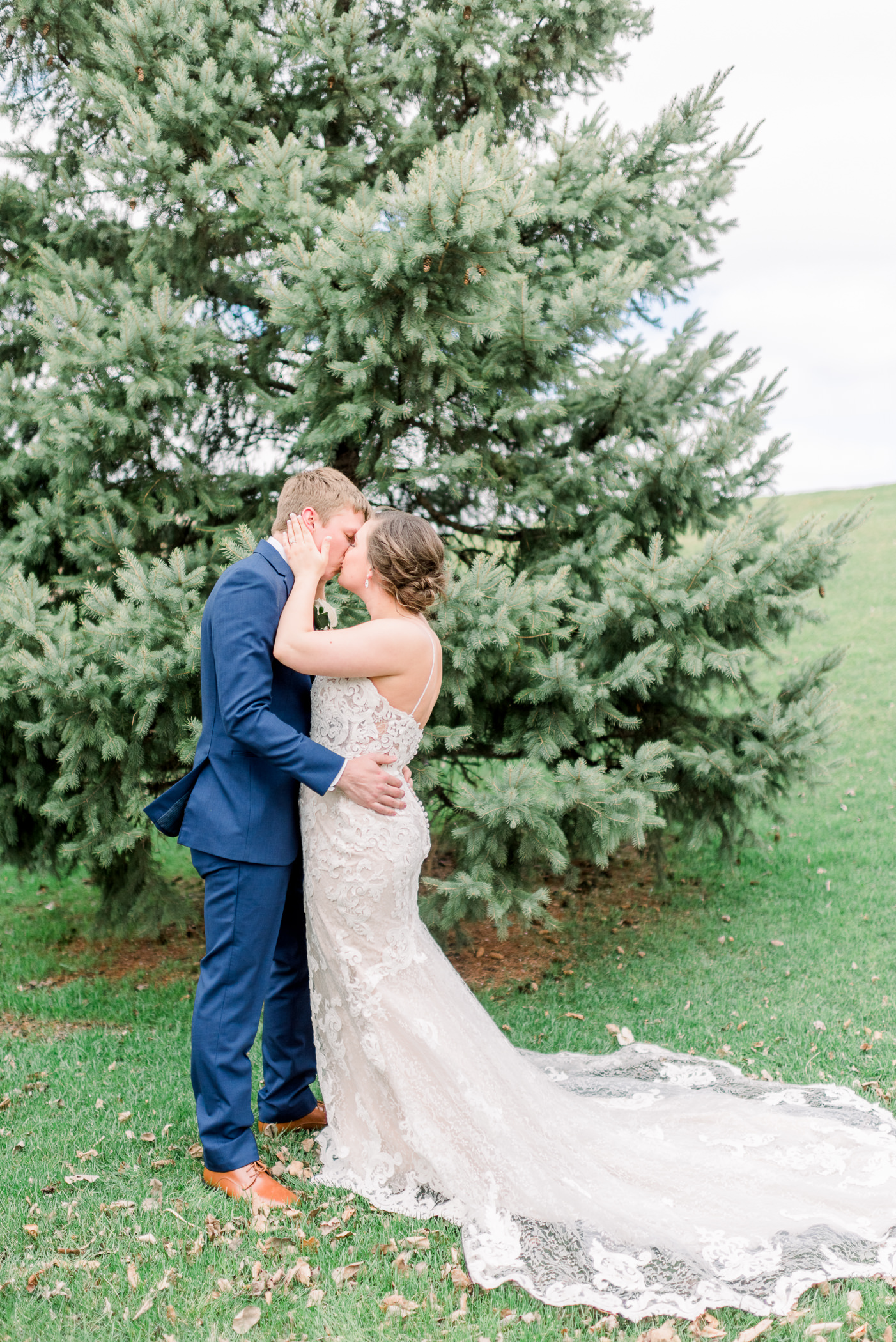 Grand River Center Wedding Photographers - Larissa Marie Photography