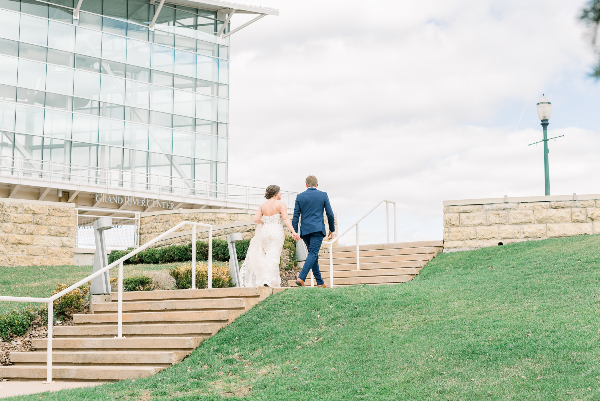 Grand River Center Wedding Photographers - Larissa Marie Photography