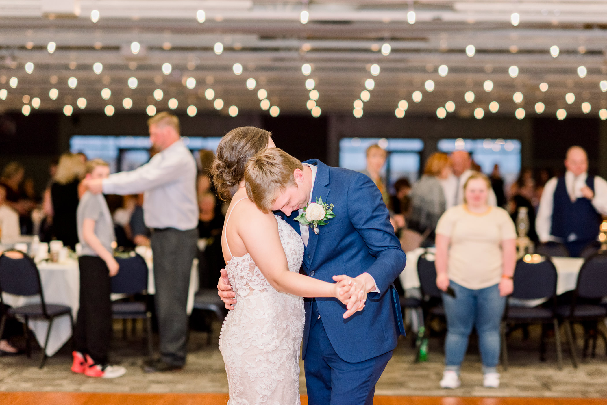 Peosta Community Centre Wedding Photographers - Larissa Marie Photography