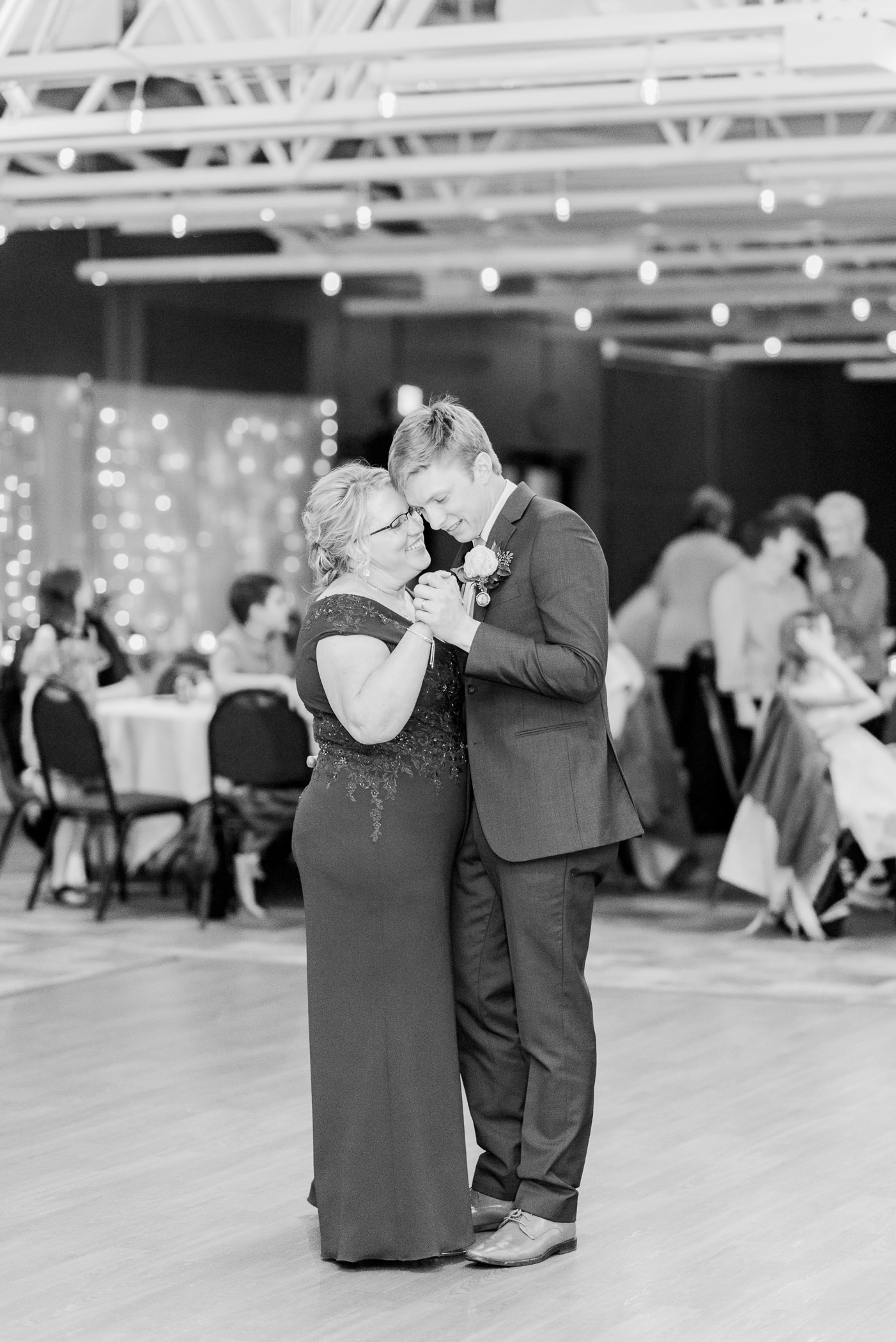 Peosta Community Centre Wedding Photographers - Larissa Marie Photography