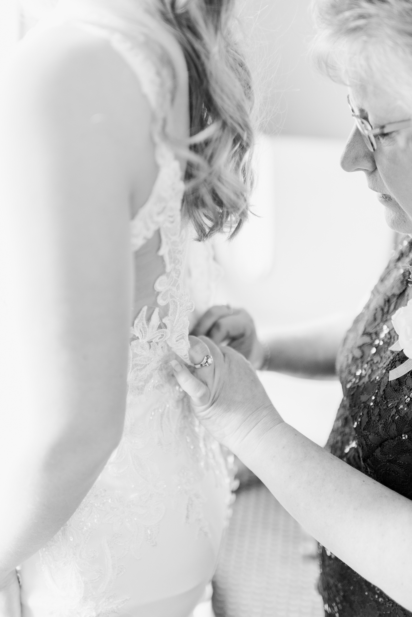 Dubuque, IA Wedding Photographers - Larissa Marie Photography