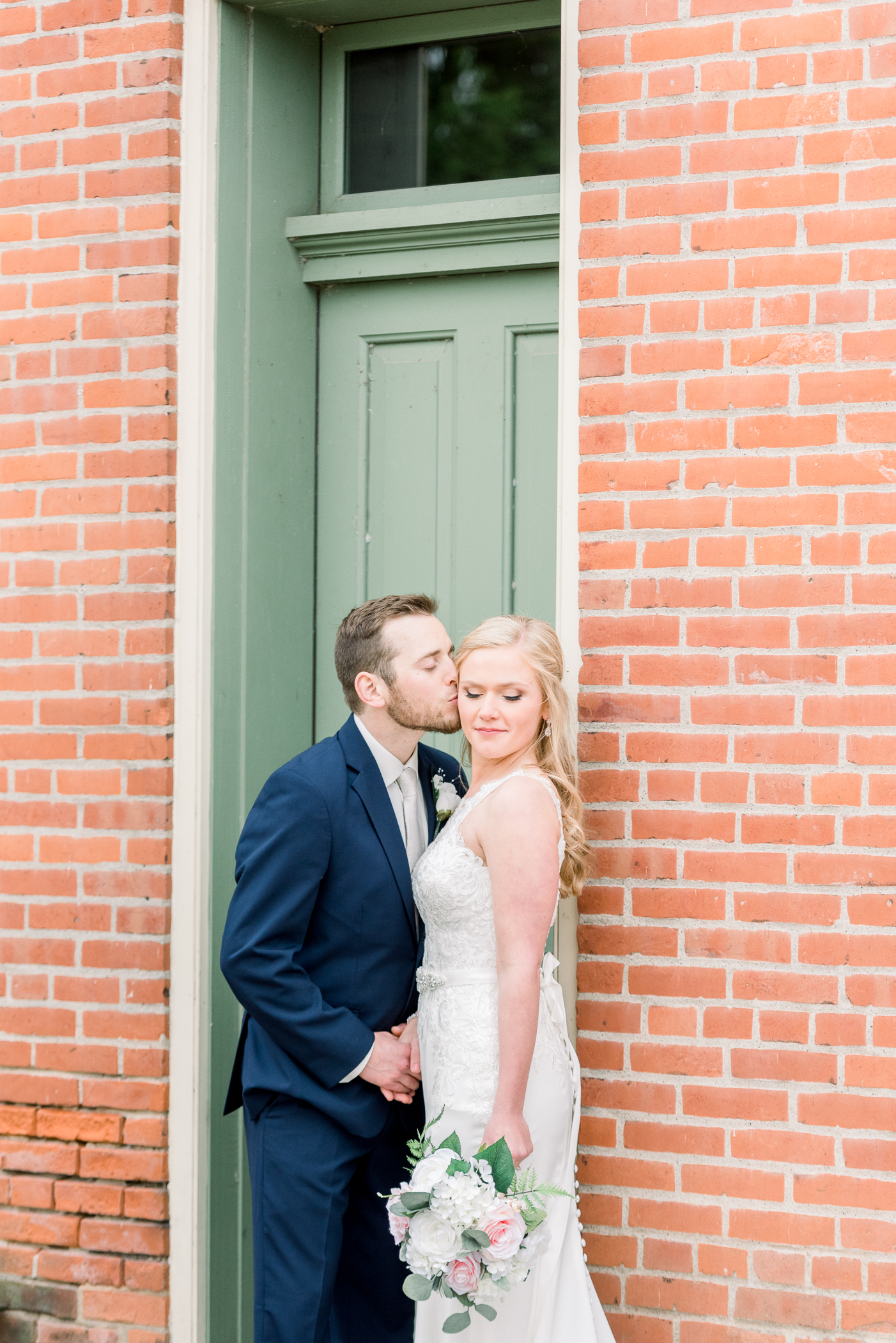 Dubuque, IA Wedding Photographers - Larissa Marie Photography