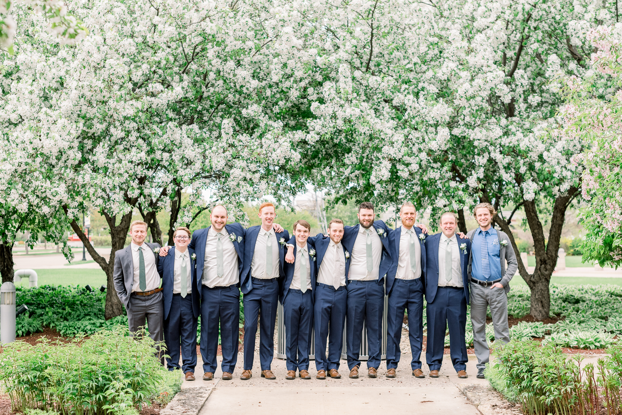 Dubuque, IA Wedding Photographers - Larissa Marie Photography