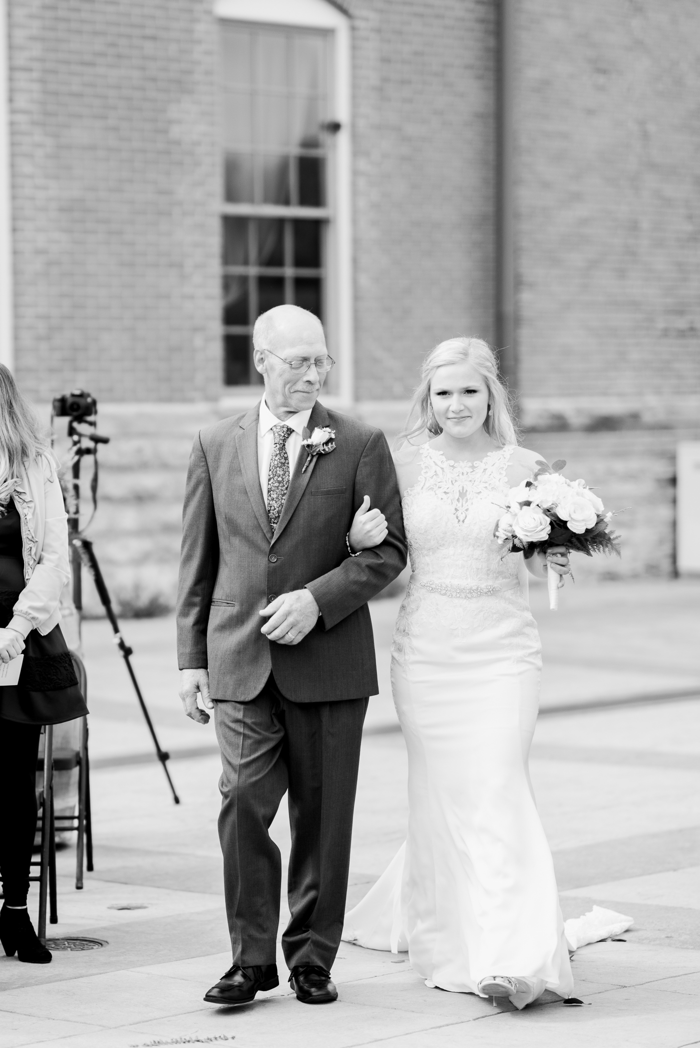 Dubuque, IA Wedding Photographers - Larissa Marie Photography