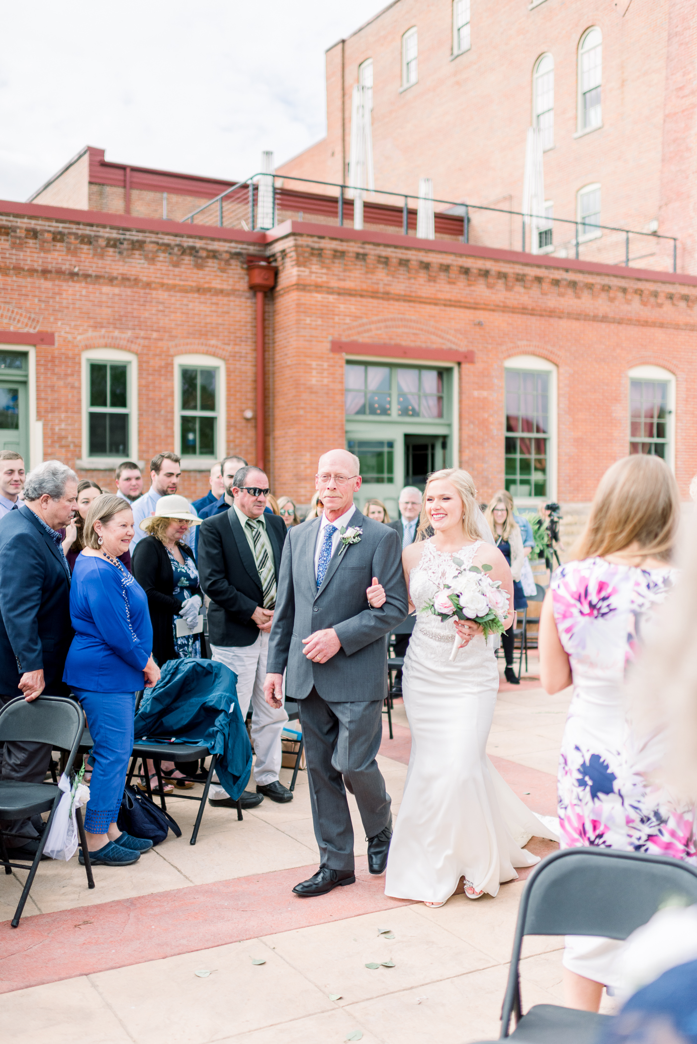 Dubuque, IA Wedding Photographers - Larissa Marie Photography