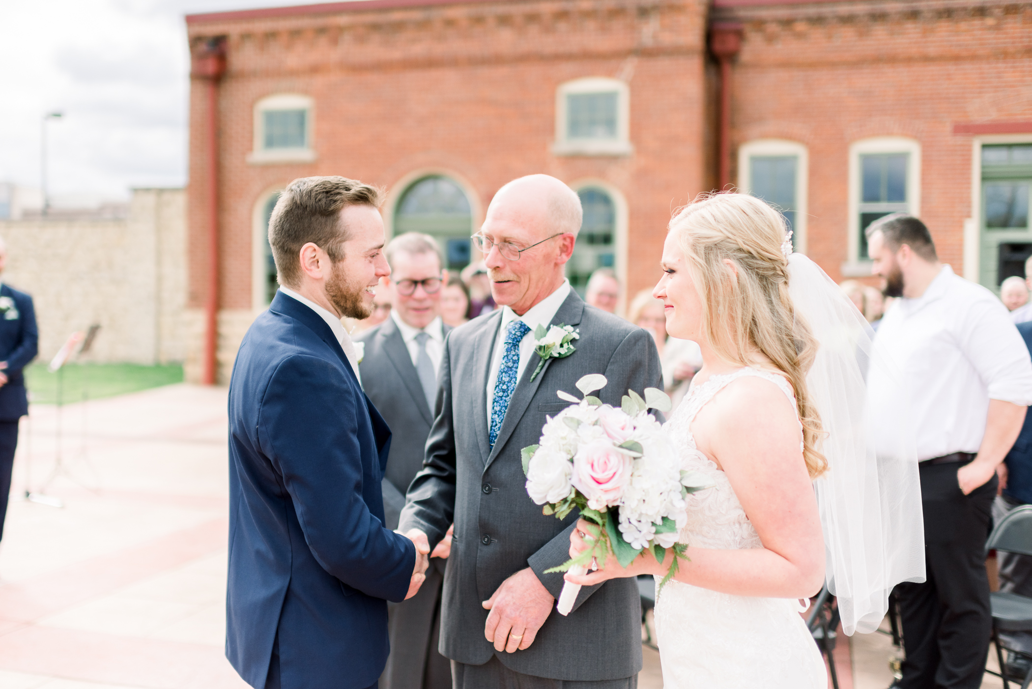 Dubuque, IA Wedding Photographers - Larissa Marie Photography