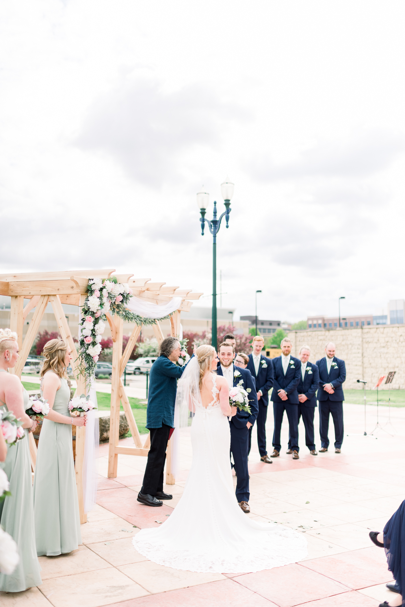 Dubuque, IA Wedding Photographers - Larissa Marie Photography