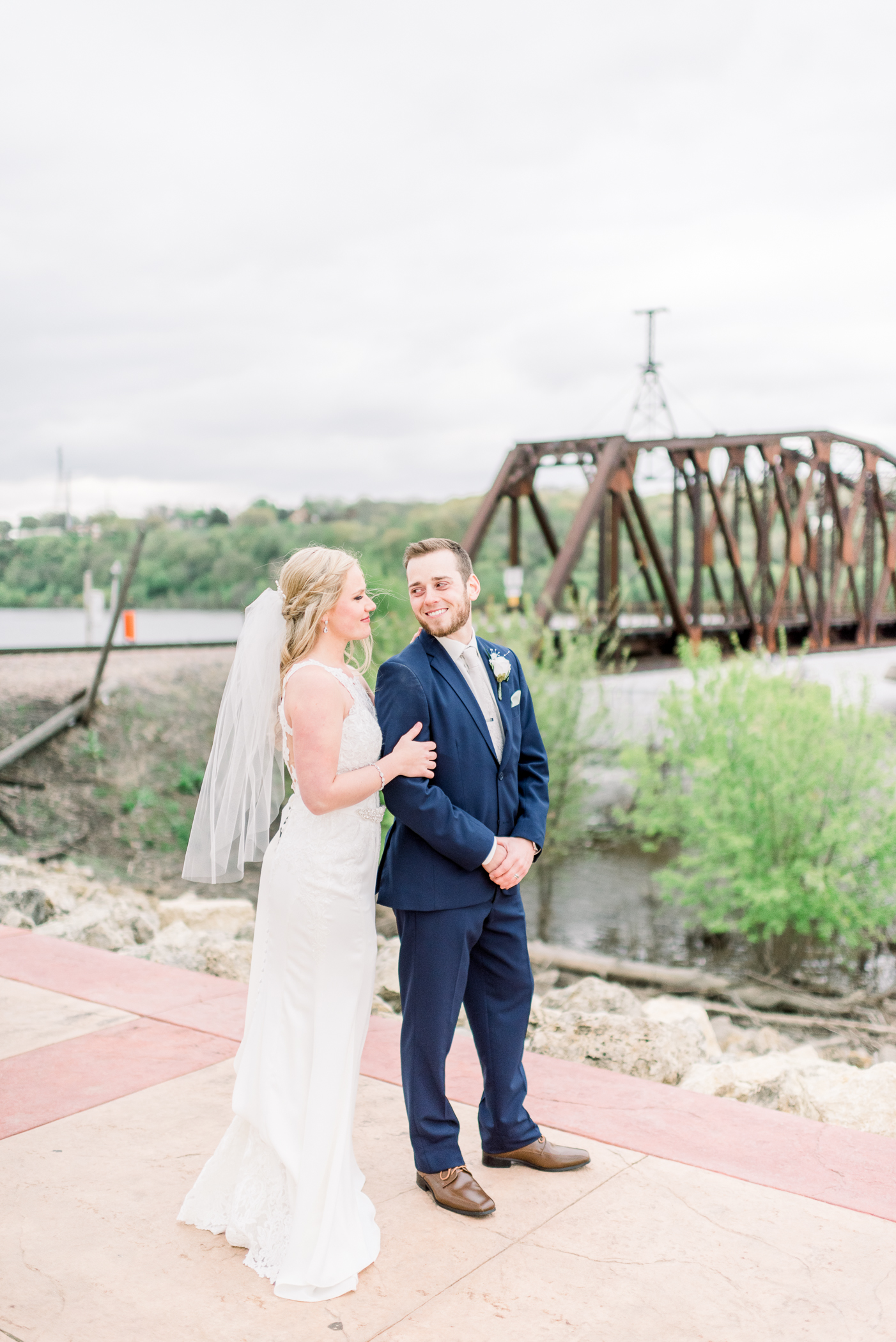 Dubuque, IA Wedding Photographers - Larissa Marie Photography