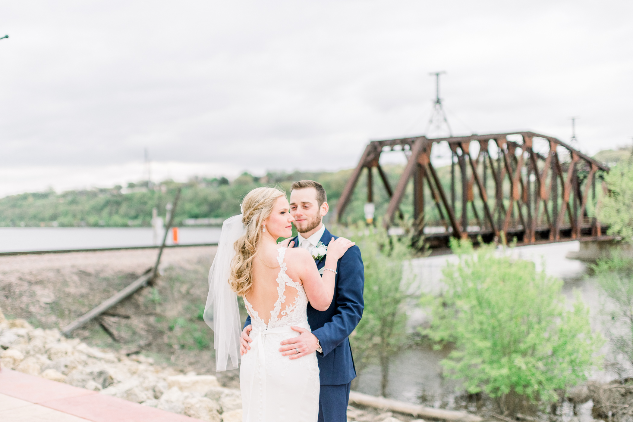 Dubuque, IA Wedding Photographers - Larissa Marie Photography