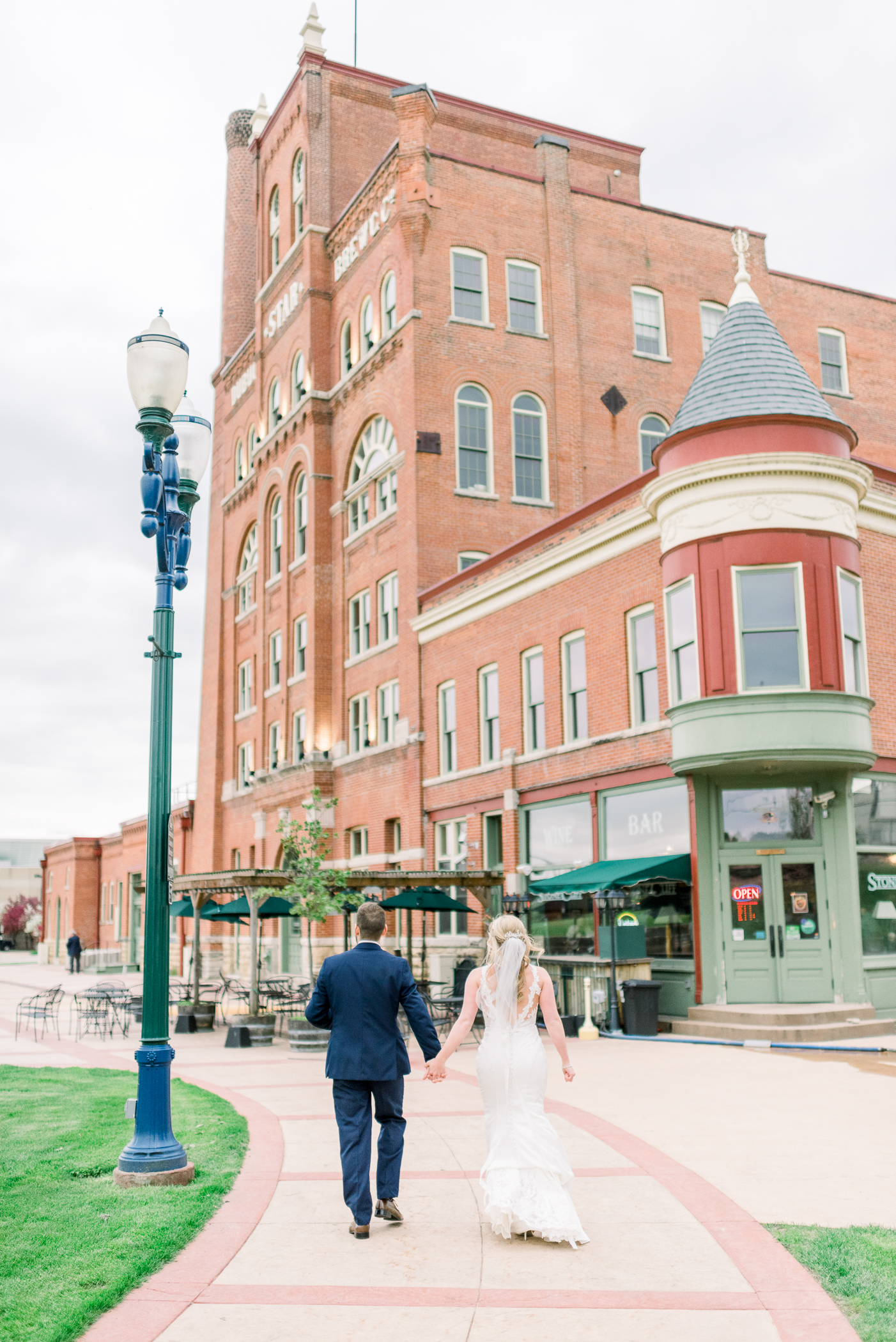 Dubuque, IA Wedding Photographers - Larissa Marie Photography