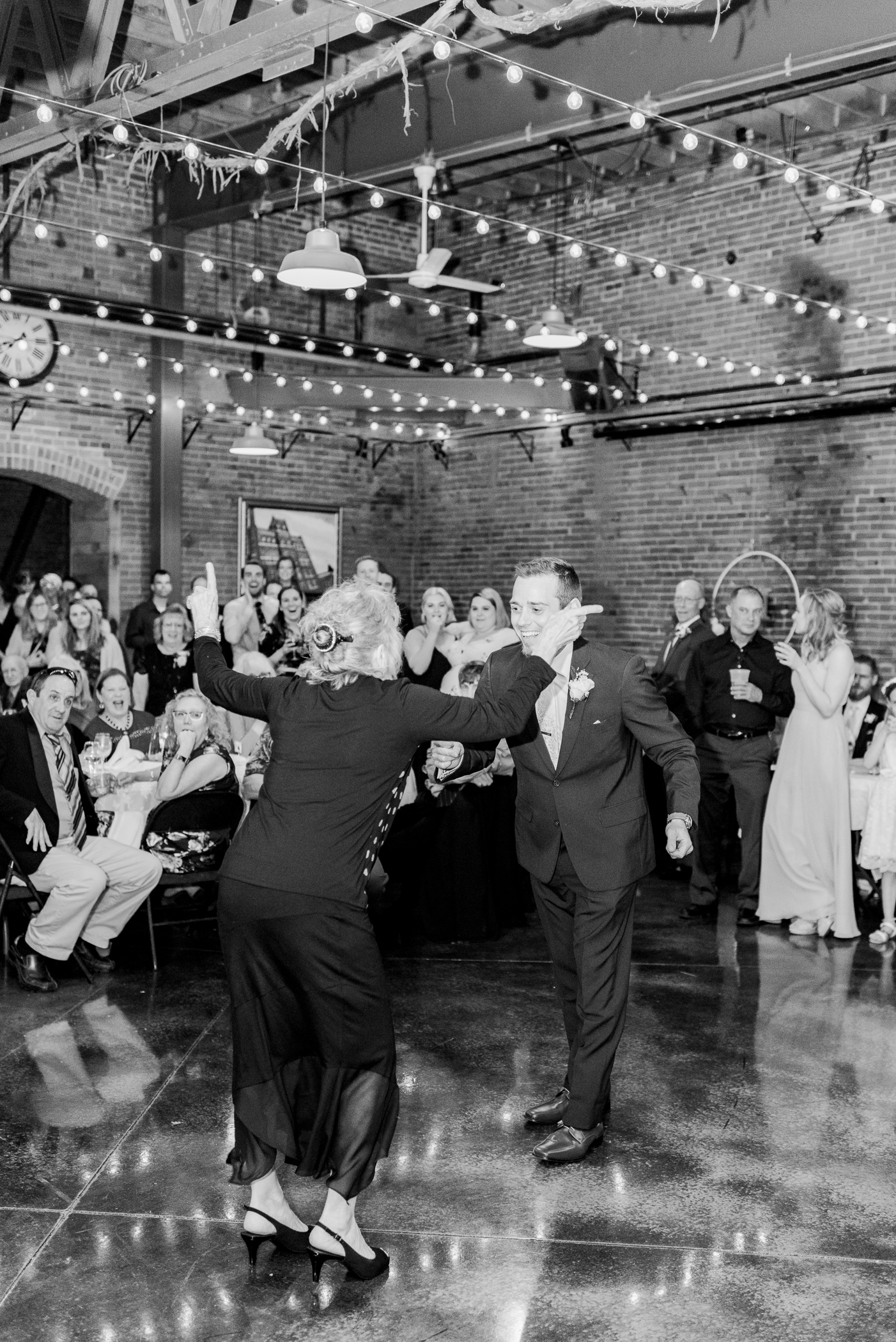 Dubuque, IA Wedding Photographers - Larissa Marie Photography