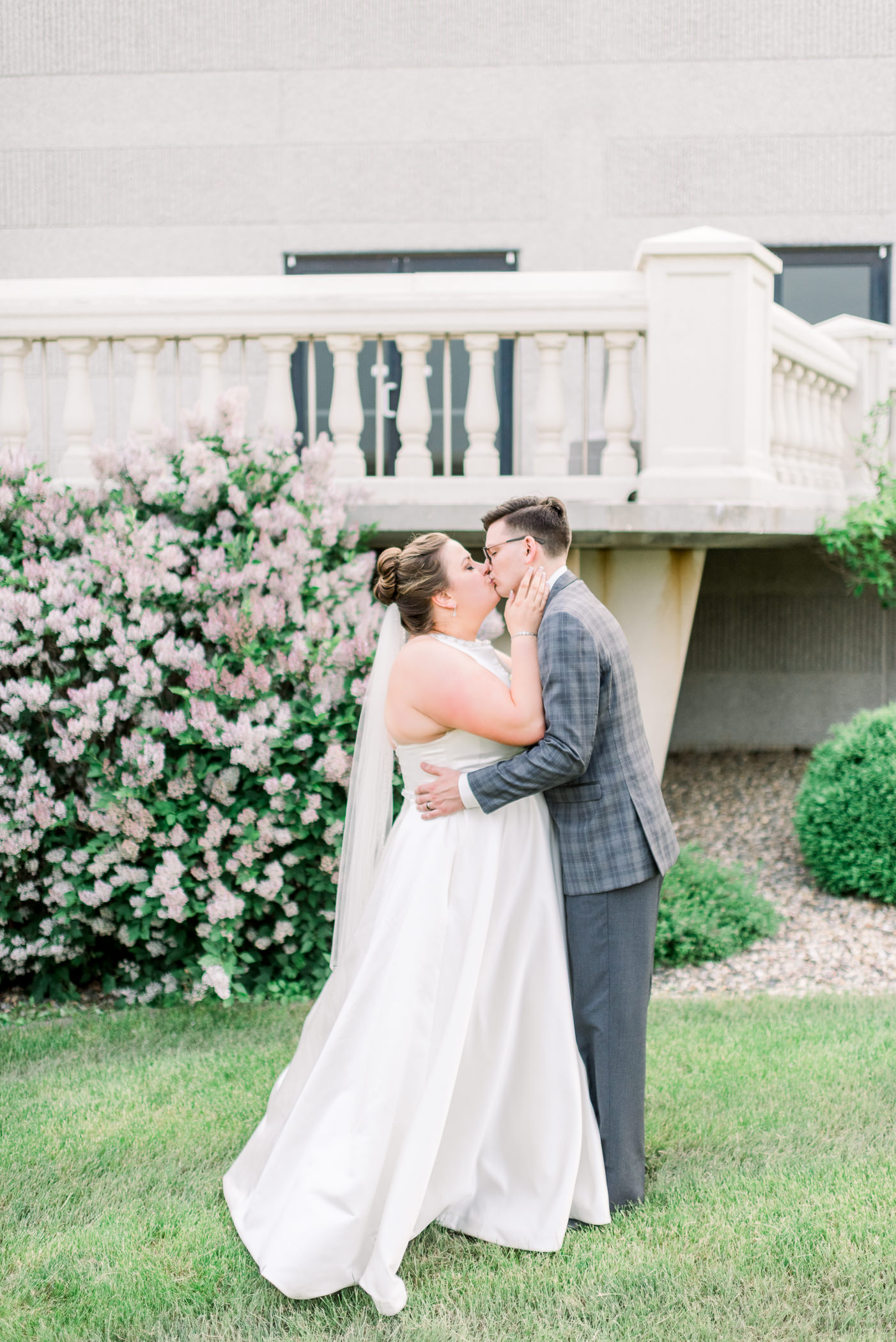 Grand River Center Dubuque Wedding Photographers