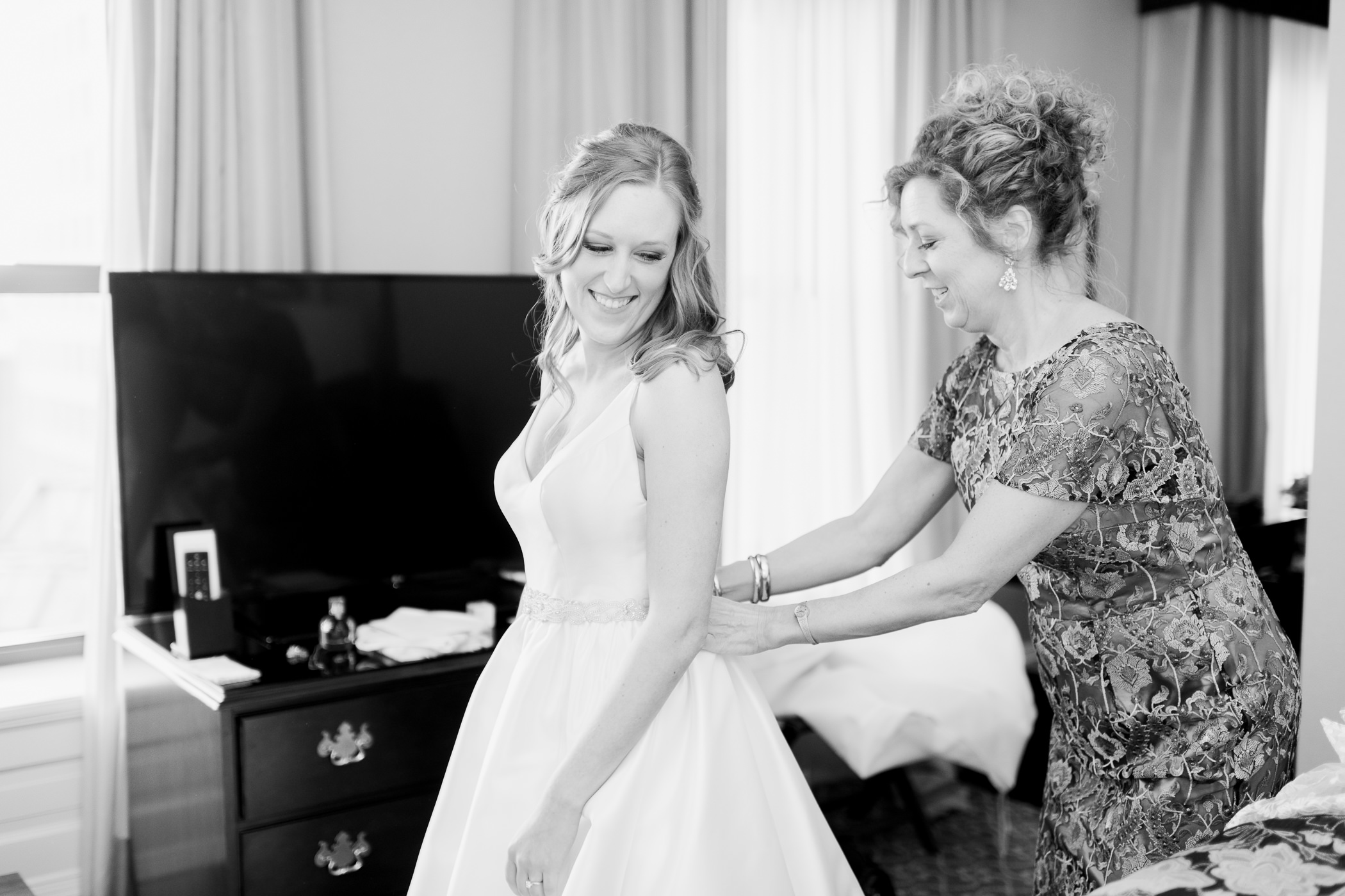 Pfister Hotel Wedding Photographers - Larissa Marie Photography