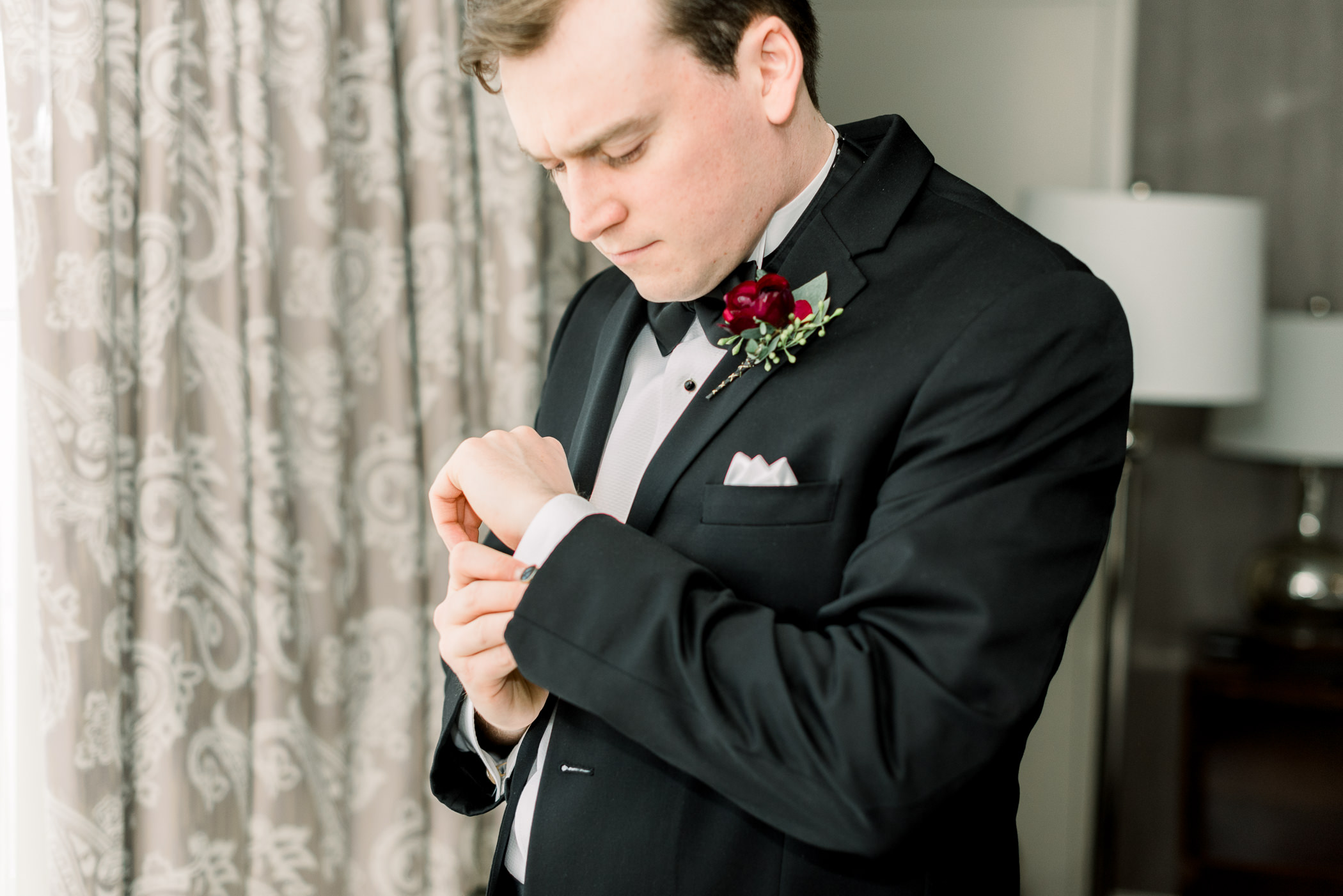 Pfister Hotel Wedding Photographers - Larissa Marie Photography