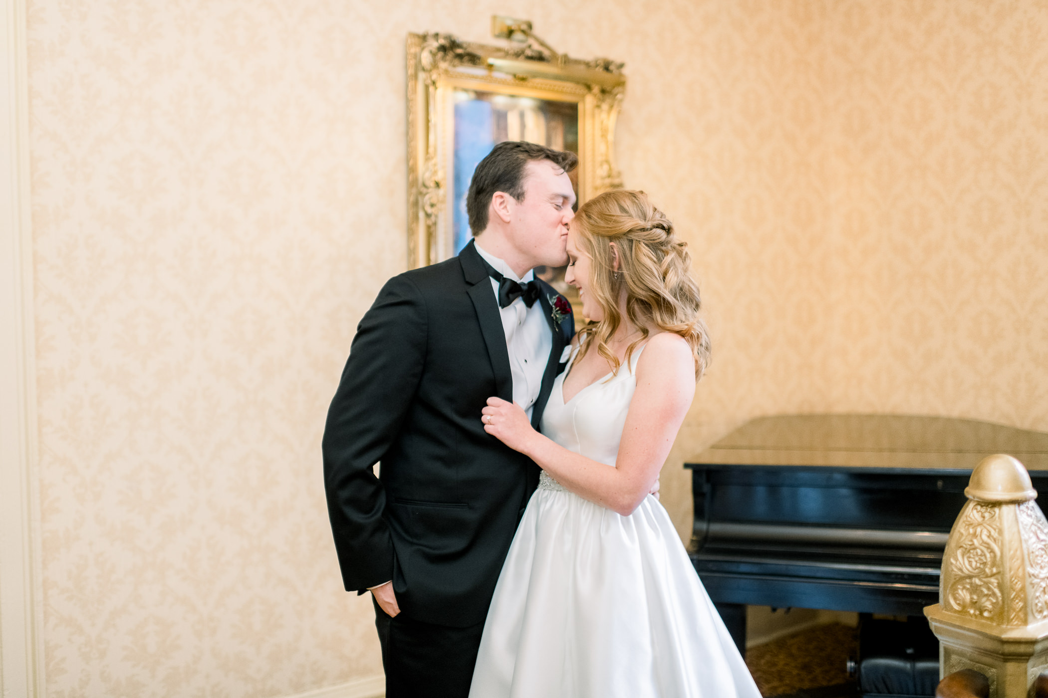 Pfister Hotel Wedding Photographers - Larissa Marie Photography