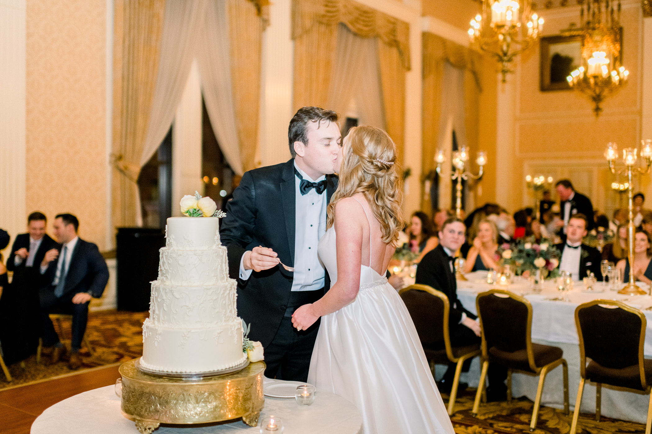 Pfister Hotel Wedding Photographers - Larissa Marie Photography