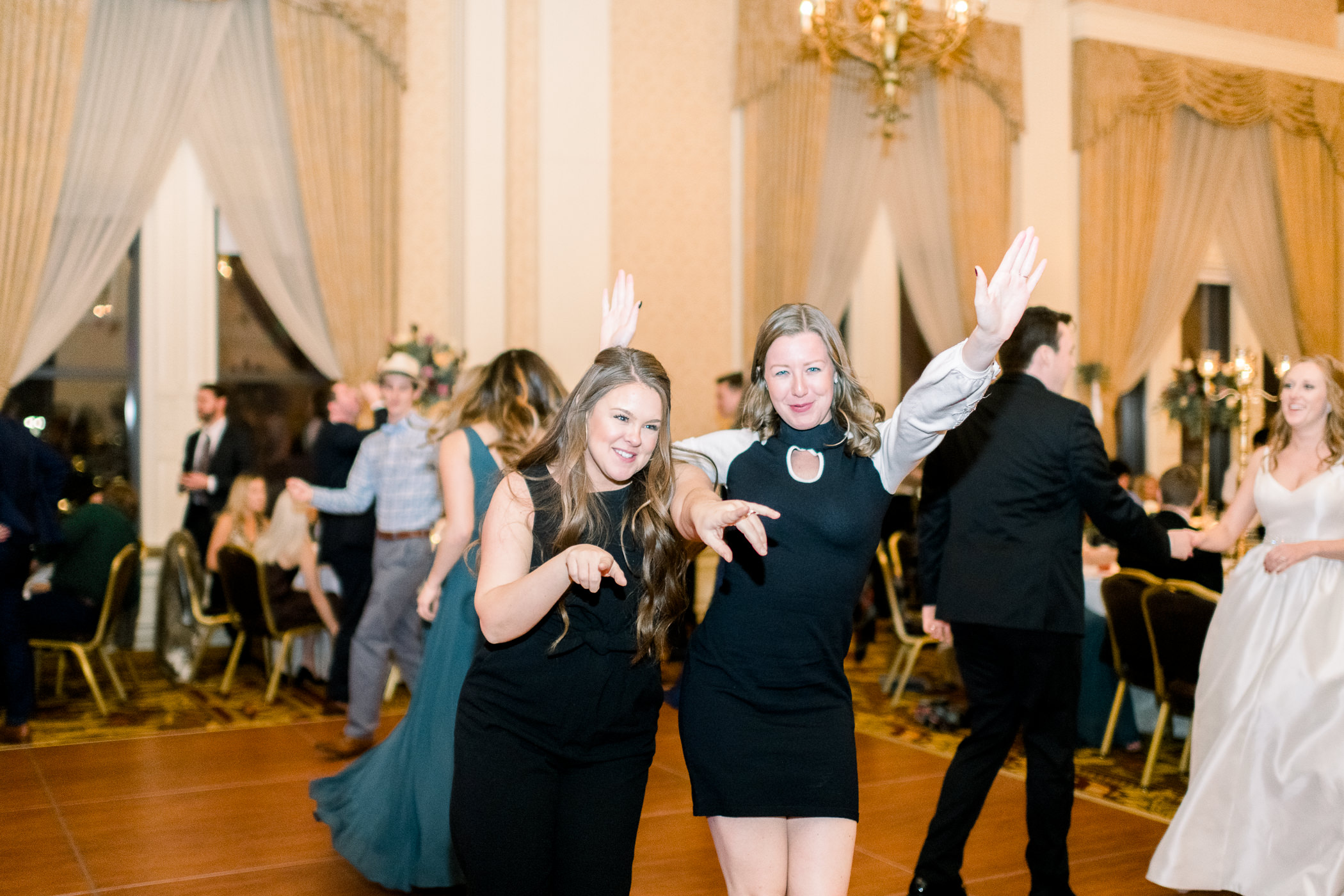 Pfister Hotel Wedding Photographers - Larissa Marie Photography