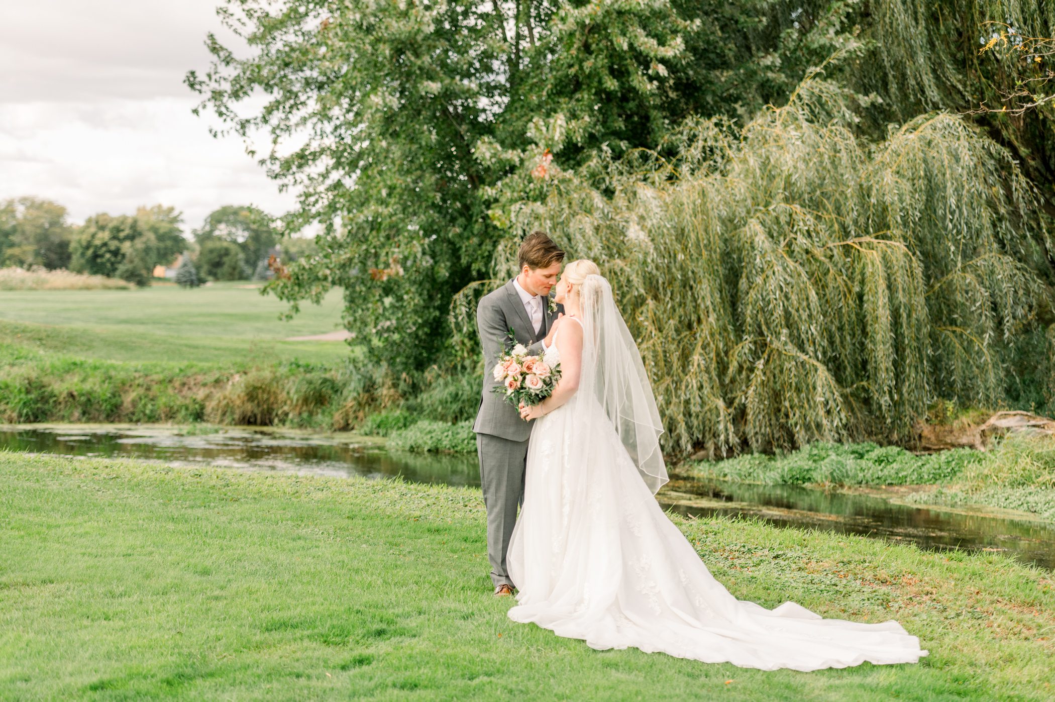 Lake Windsor Country Club Wedding Photographers