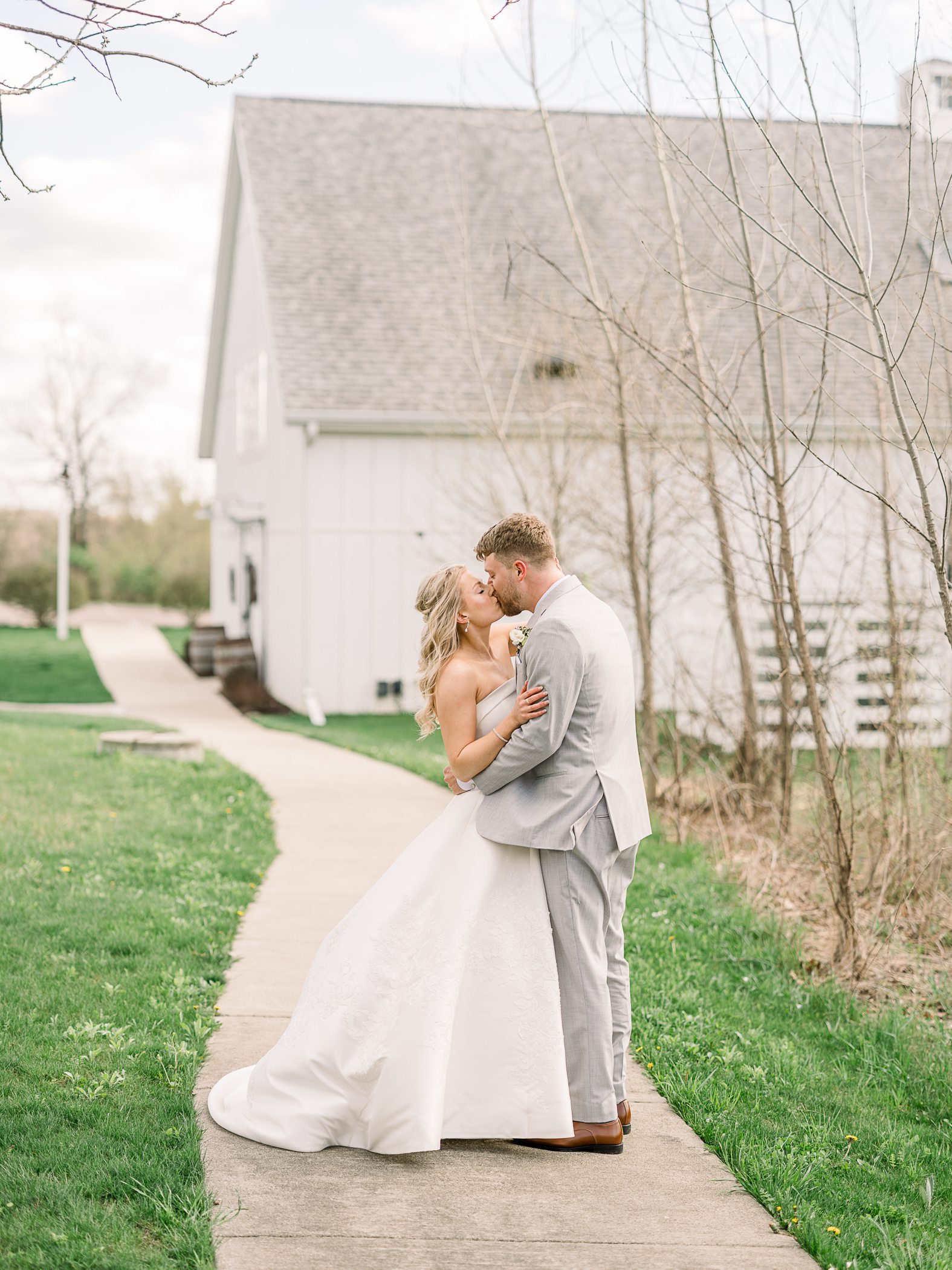 The Fields Reserve Spring Wedding